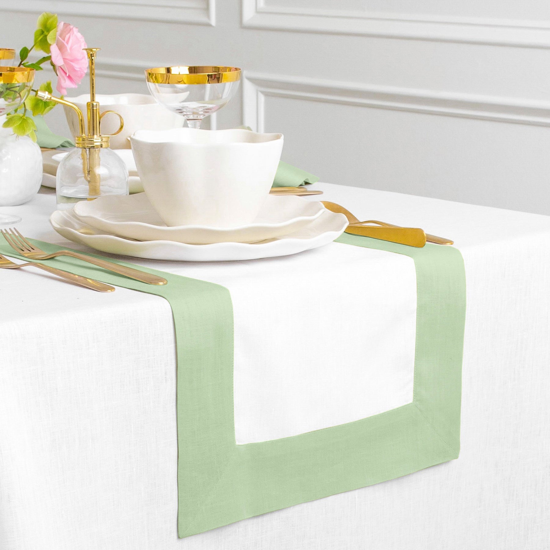 Stylish Contempo Table Runner for Dining & Decor - Perfect for Holidays, Weddings & Home Decor