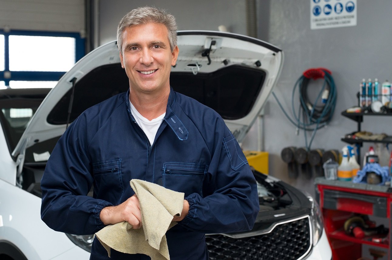 Premium Red Auto Mechanic Shop Towels (500-Pack) - 13x13 Inch 100% Cotton Commercial Grade Wiping Rags for Oil Spills, Tools & Machinery - Ideal for Auto Body Shops, Garages & Home Workshops | Heavy-Duty Cleaning & Maintenance