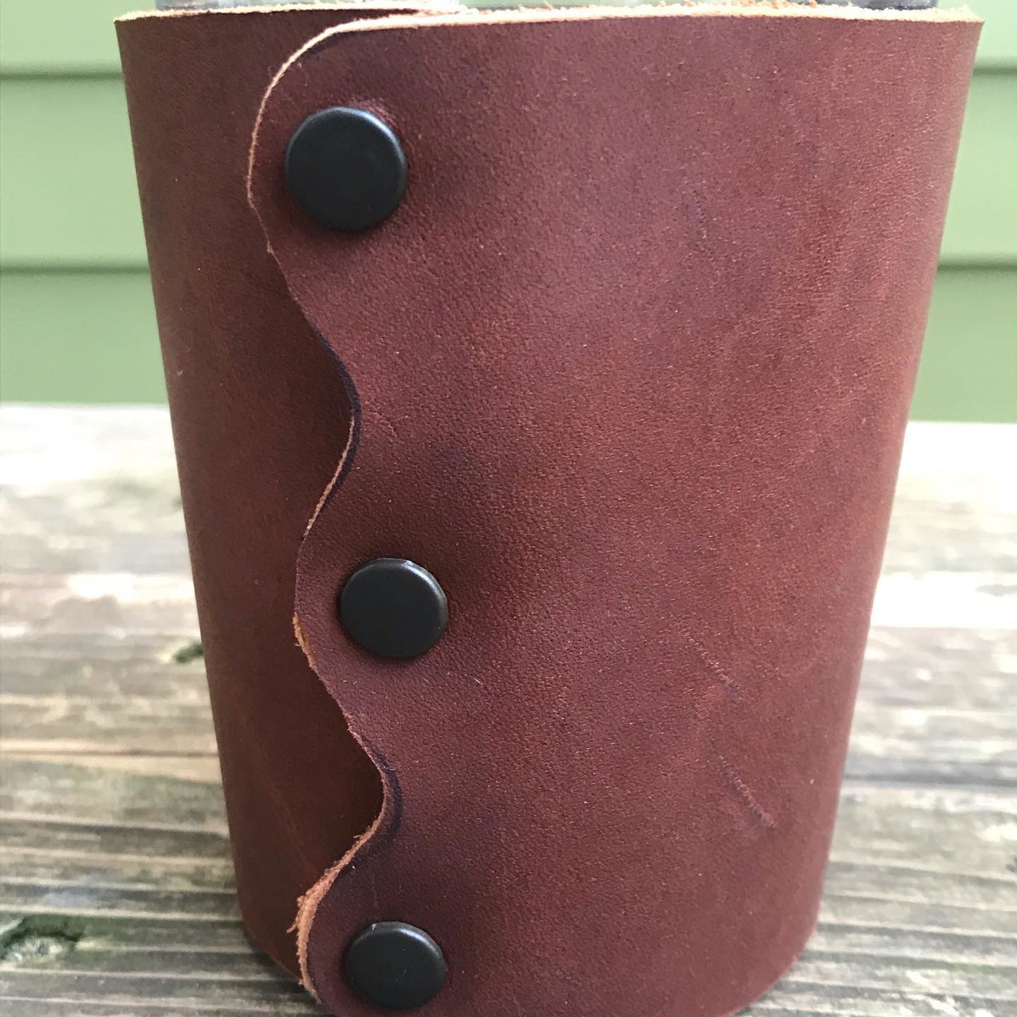 Patriotic Embossed Leather American Flag Beer Coozie & Pint Glass Set - Perfect for BBQs, Tailgating, and 4th of July Celebrations