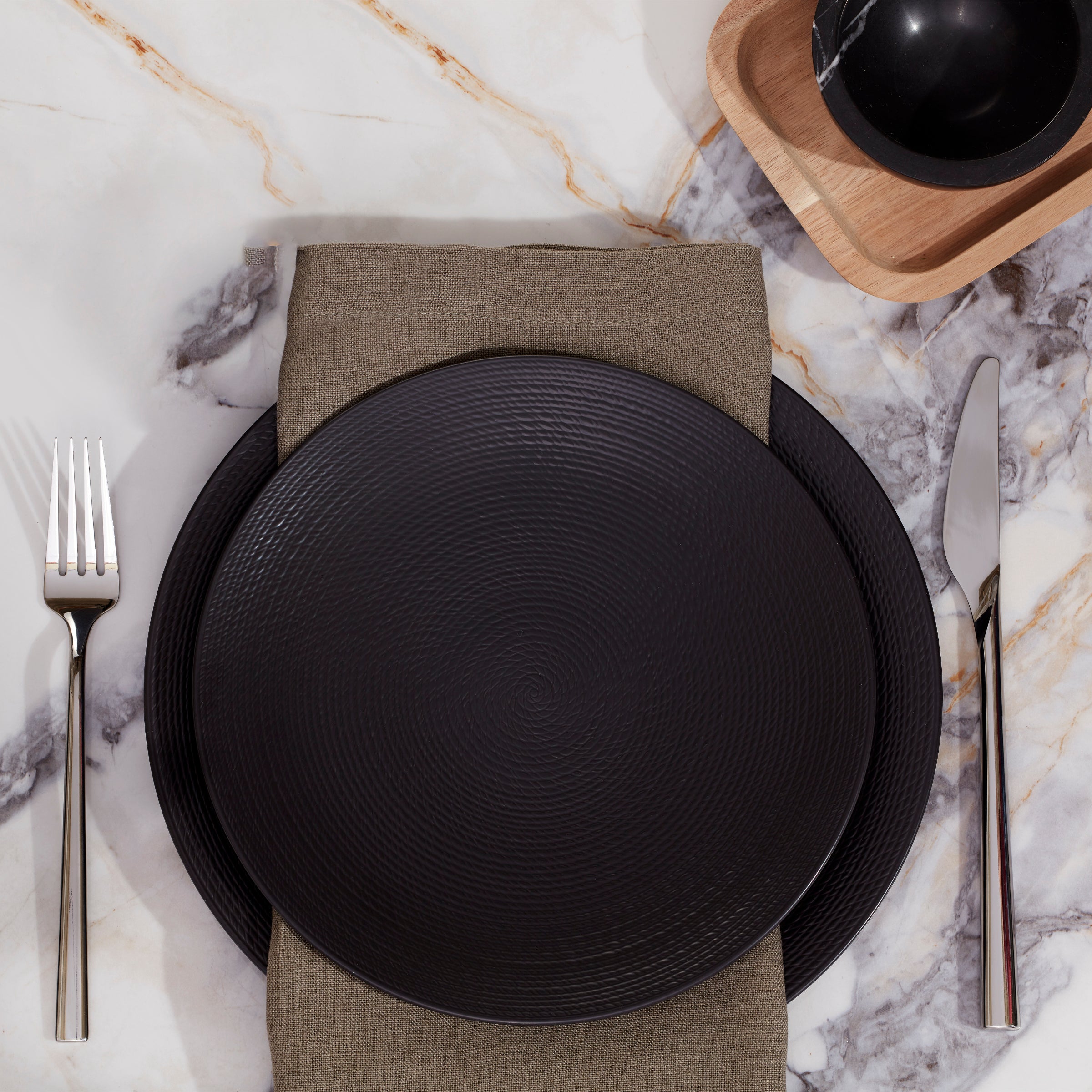 LX Collective Black 12-Piece Dinnerware Set - Porcelain Plates, Bowls & Mugs for 4 People - Elegant Tableware for Dinner Parties, Family Meals & Everyday Use