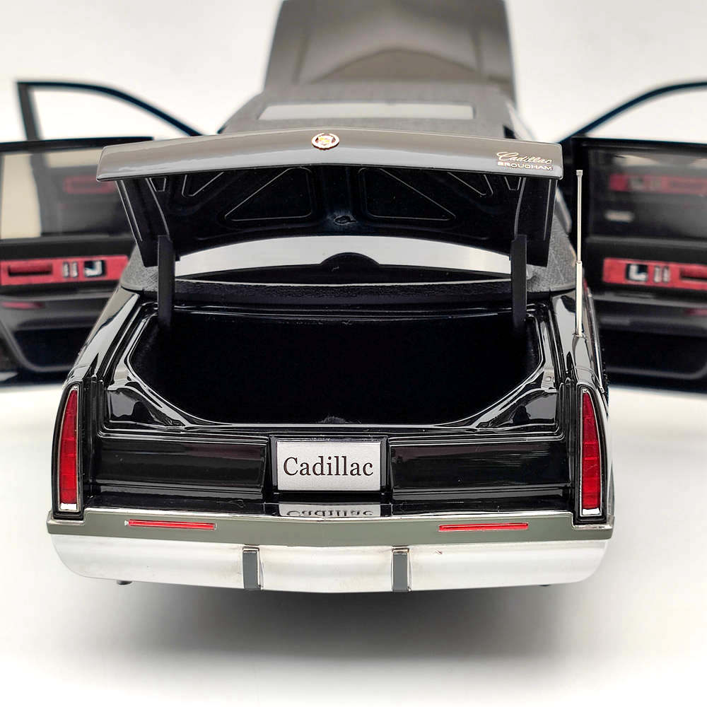 1:18 Scale Cadillac Fleetwood Long Wheelbase Diecast Model Car - Collectible Toy, Perfect Gift for Car Enthusiasts & Display for Home/Office Decor
