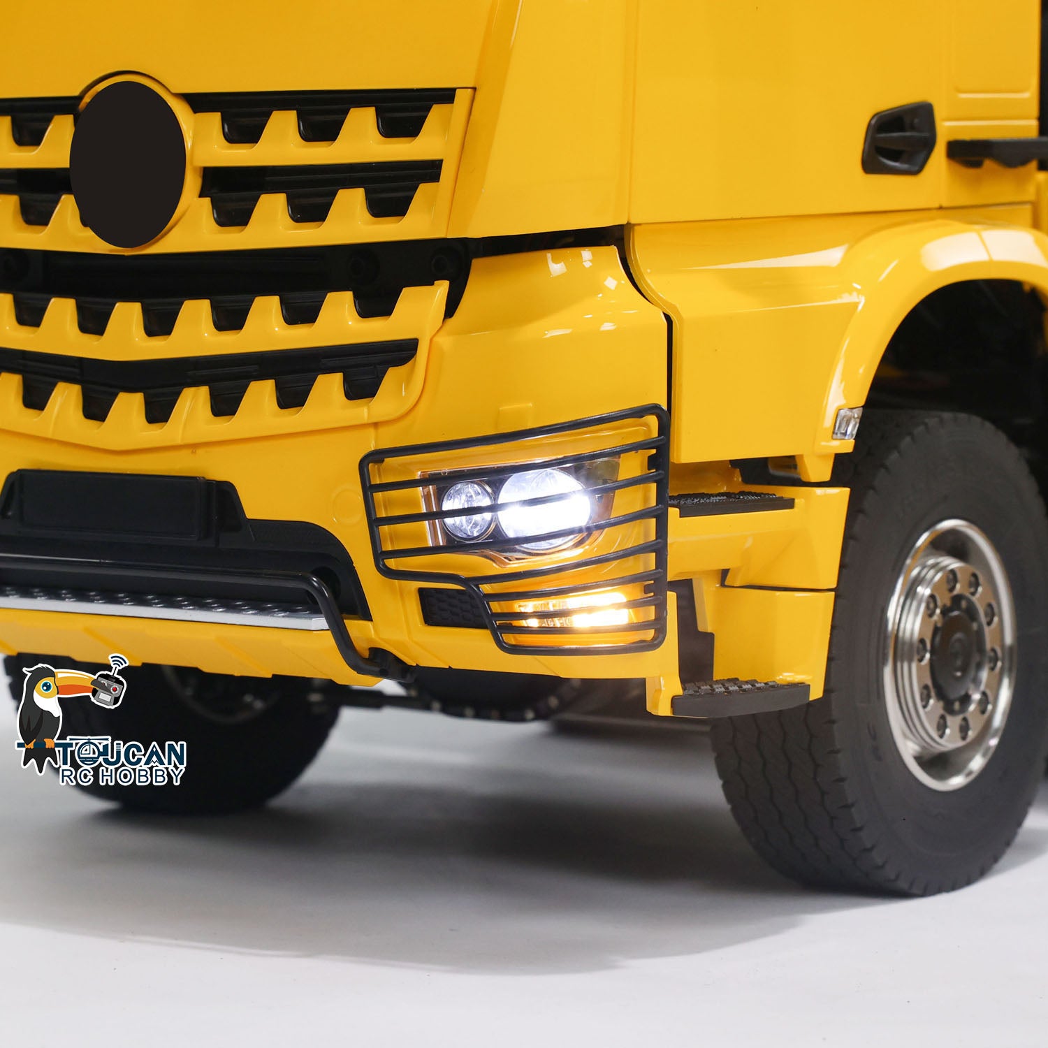 1:14 Scale 10x10 RC Hydraulic Crane Truck - Full Dump Metal Lorry with Rear Axle Steering & U-Shaped High-Standard Bucket & Timber Flatbed - Perfect for Construction Site Simulation, RC Hobbyists, and Collectors
