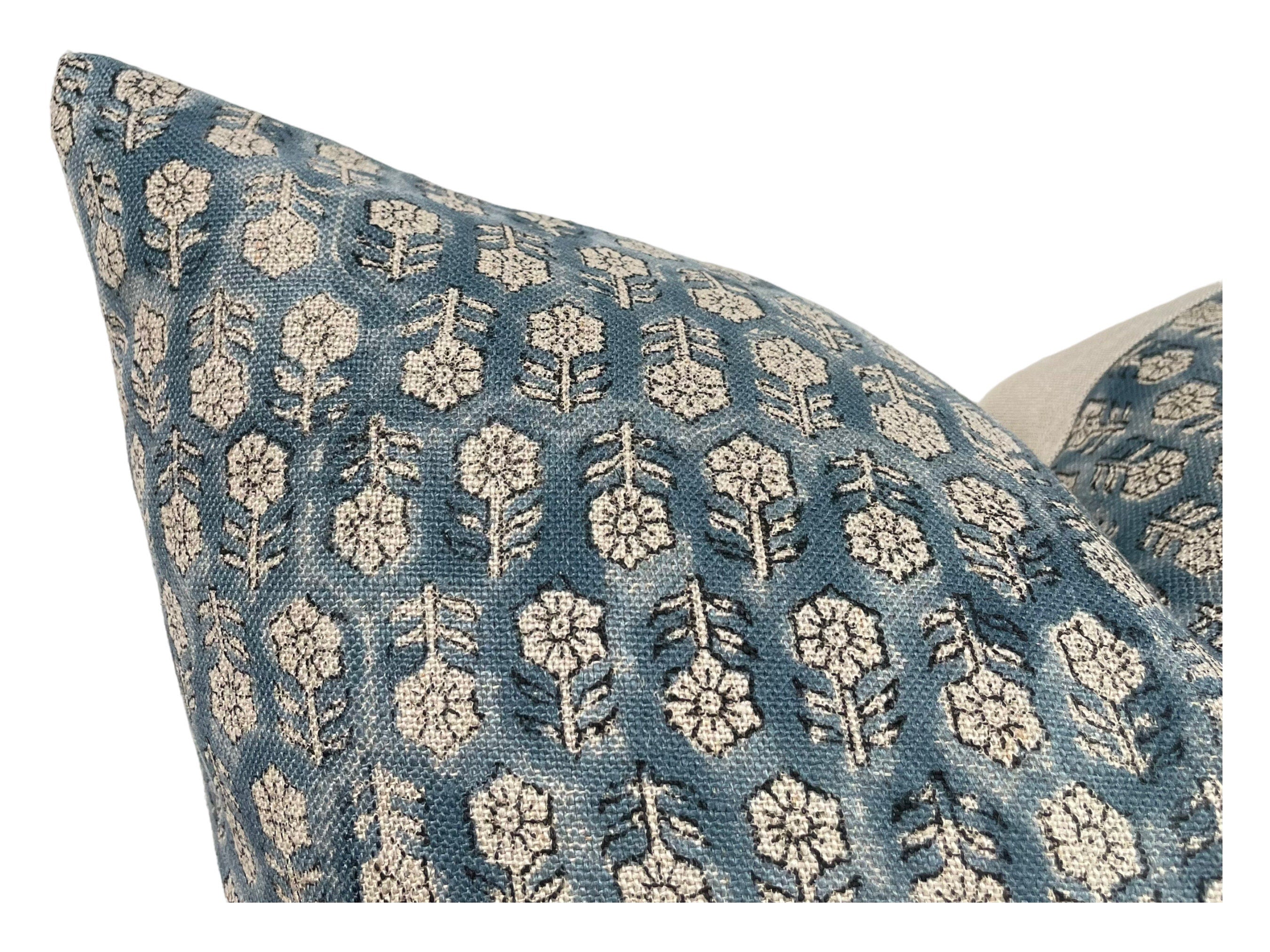 Stylish Perris Floral Pillow Cover - Decorative Throw Pillow Case for Living Room, Bedroom & Sofa - Home Decor Accent