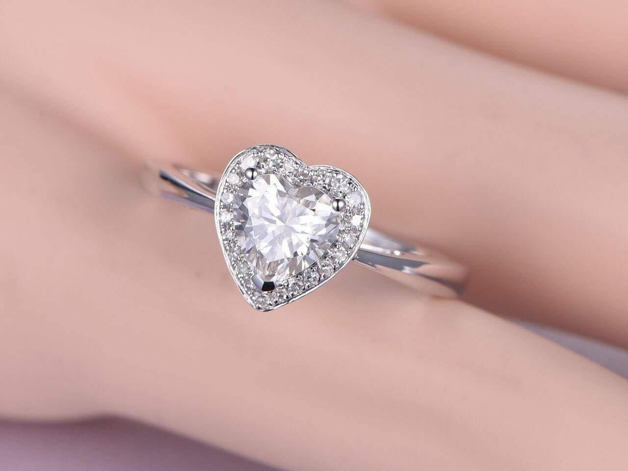 1.25 Carat Heart-Shaped Moissanite & Diamond Wedding Ring in 18k Gold Plating - Elegant Engagement Ring for Women, Perfect for Proposals, Anniversaries, and Special Occasions