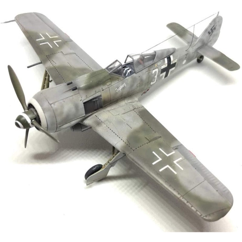 Airfix A01020A 1/72 Scale Focke Wulf Fw190A-8 Model Kit - WW2 German Fighter Aircraft for Collectors & Hobbyists | Perfect for Display, Dioramas & Historical Reenactments