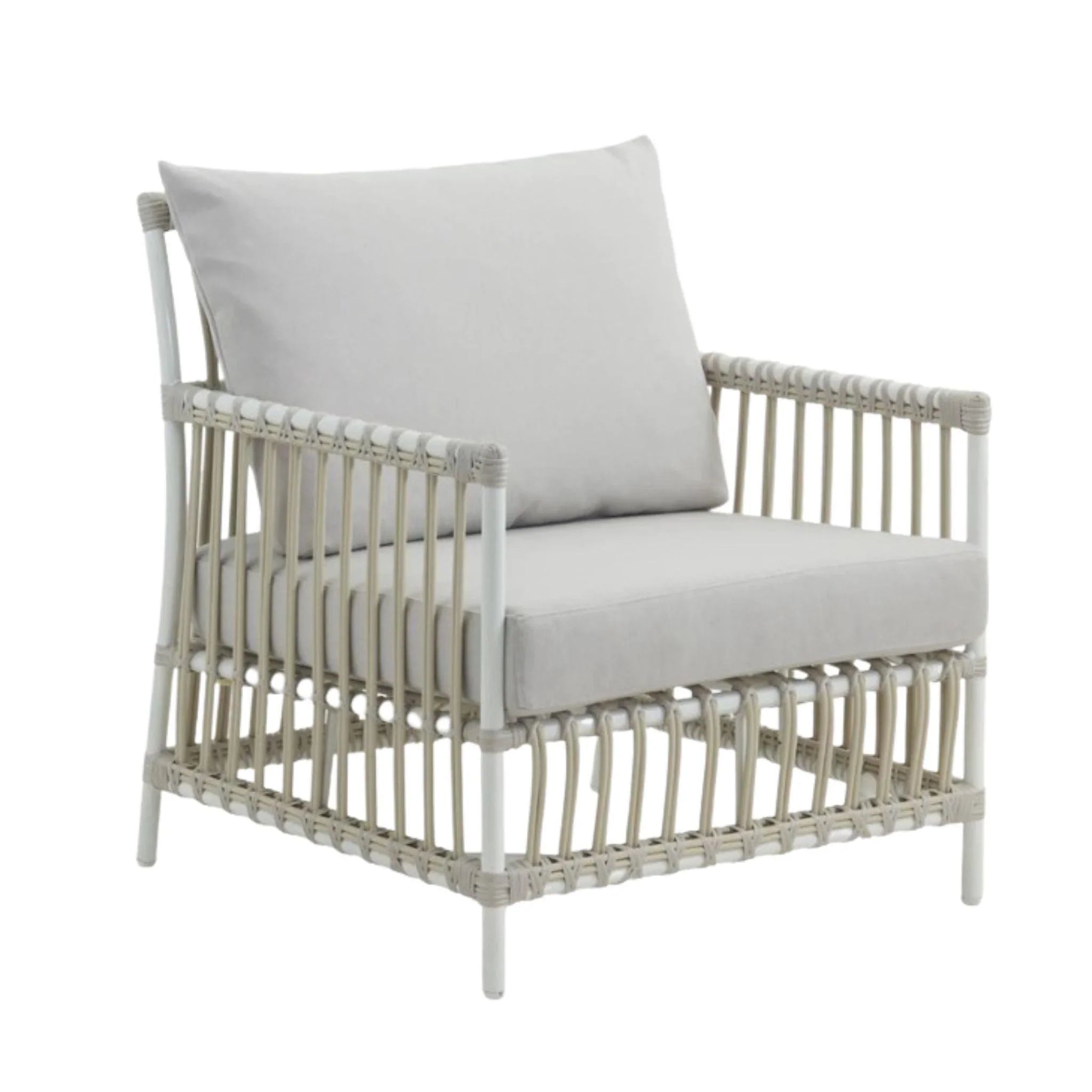 AluRattan™ Outdoor Lounge Chair - Lightweight & Weather-Resistant Patio Furniture for Garden, Poolside, or Balcony (3 Color Options)