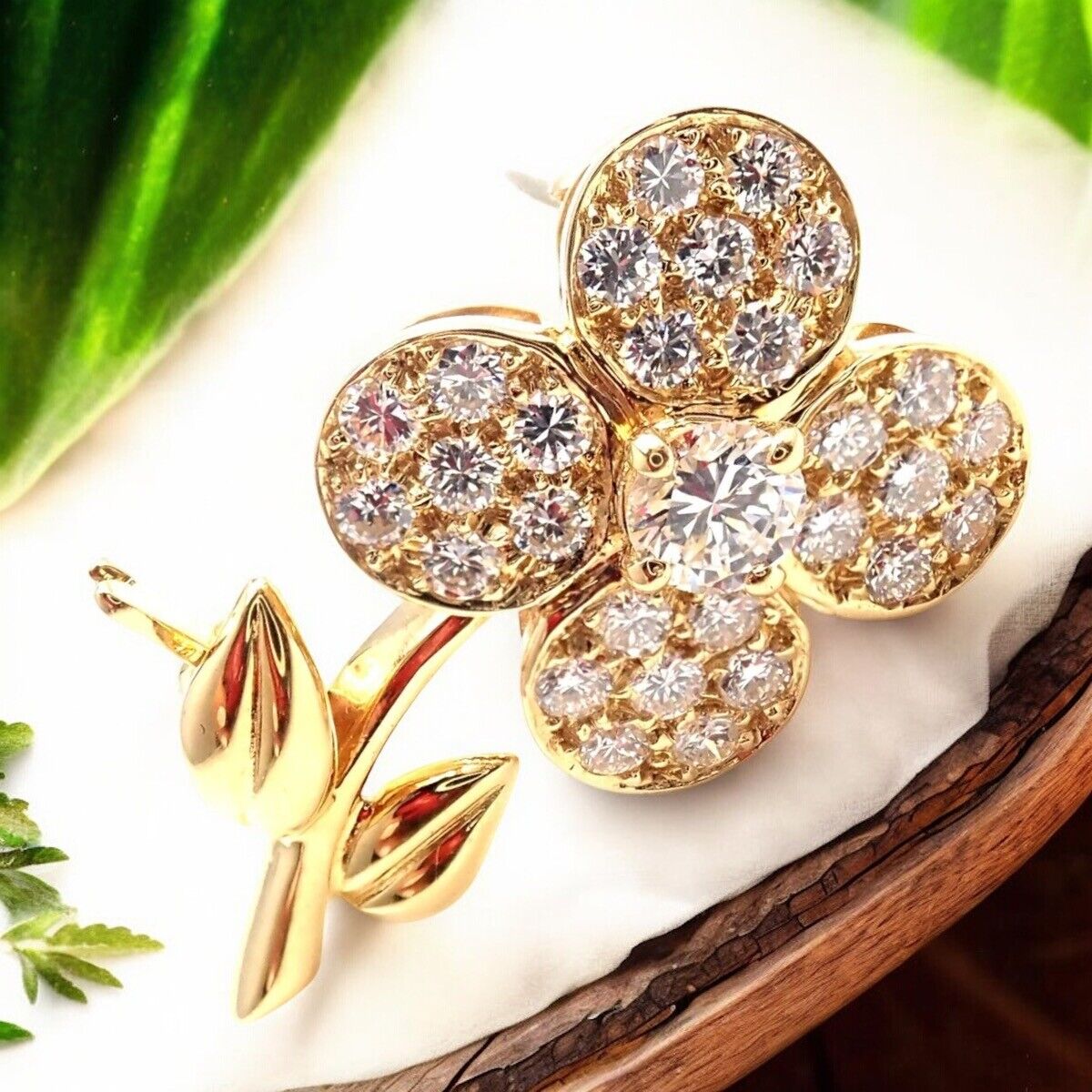 Authentic Van Cleef & Arpels Diamond 18K Yellow Gold Flower Pin Brooch - Vintage Luxury Jewelry for Women - Perfect for Weddings, Parties & Special Occasions