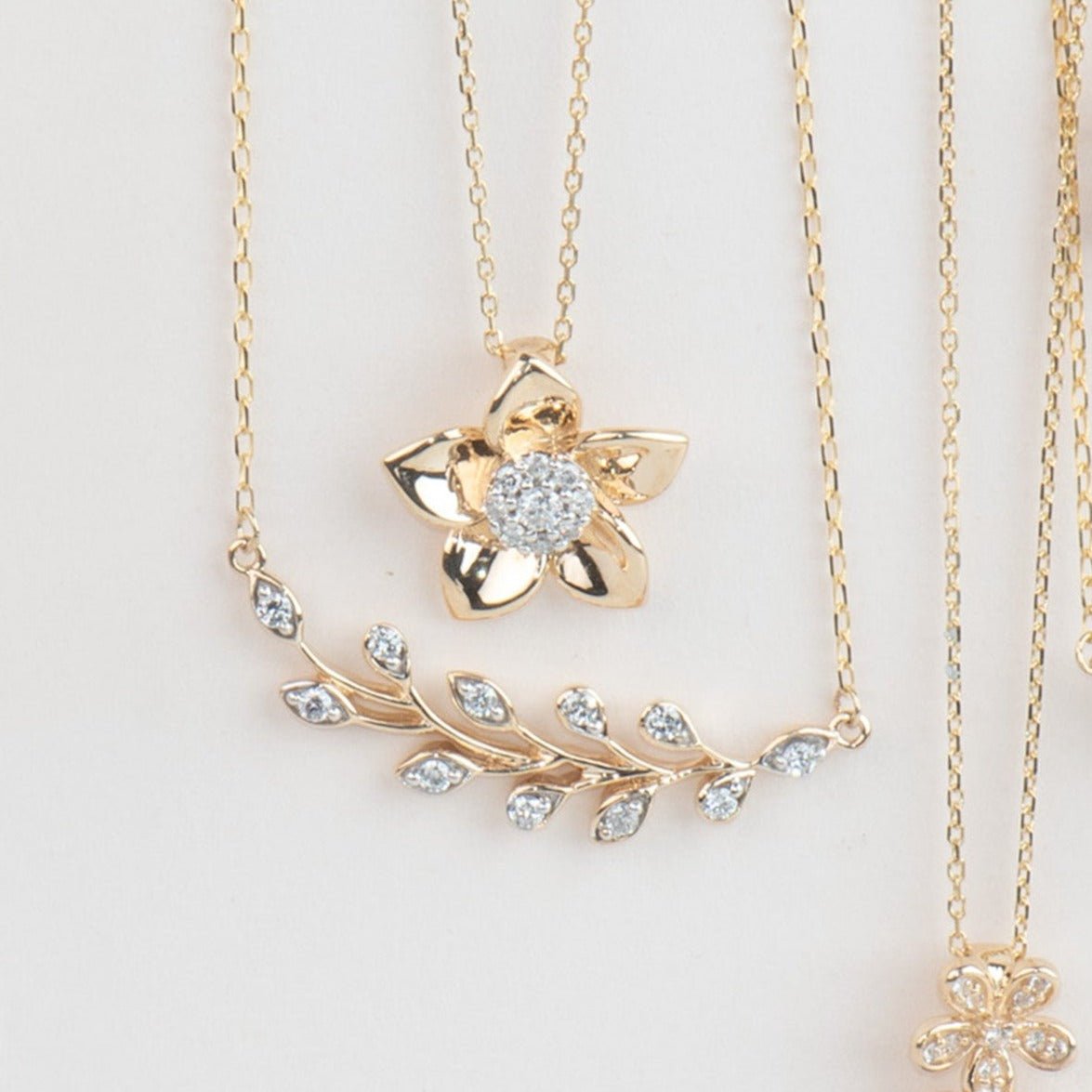 10K Yellow Gold Diamond Pave Flower Pendant Necklace - Elegant Floral Jewelry for Women, Perfect Gift for Anniversary, Birthday and Valentine's Day