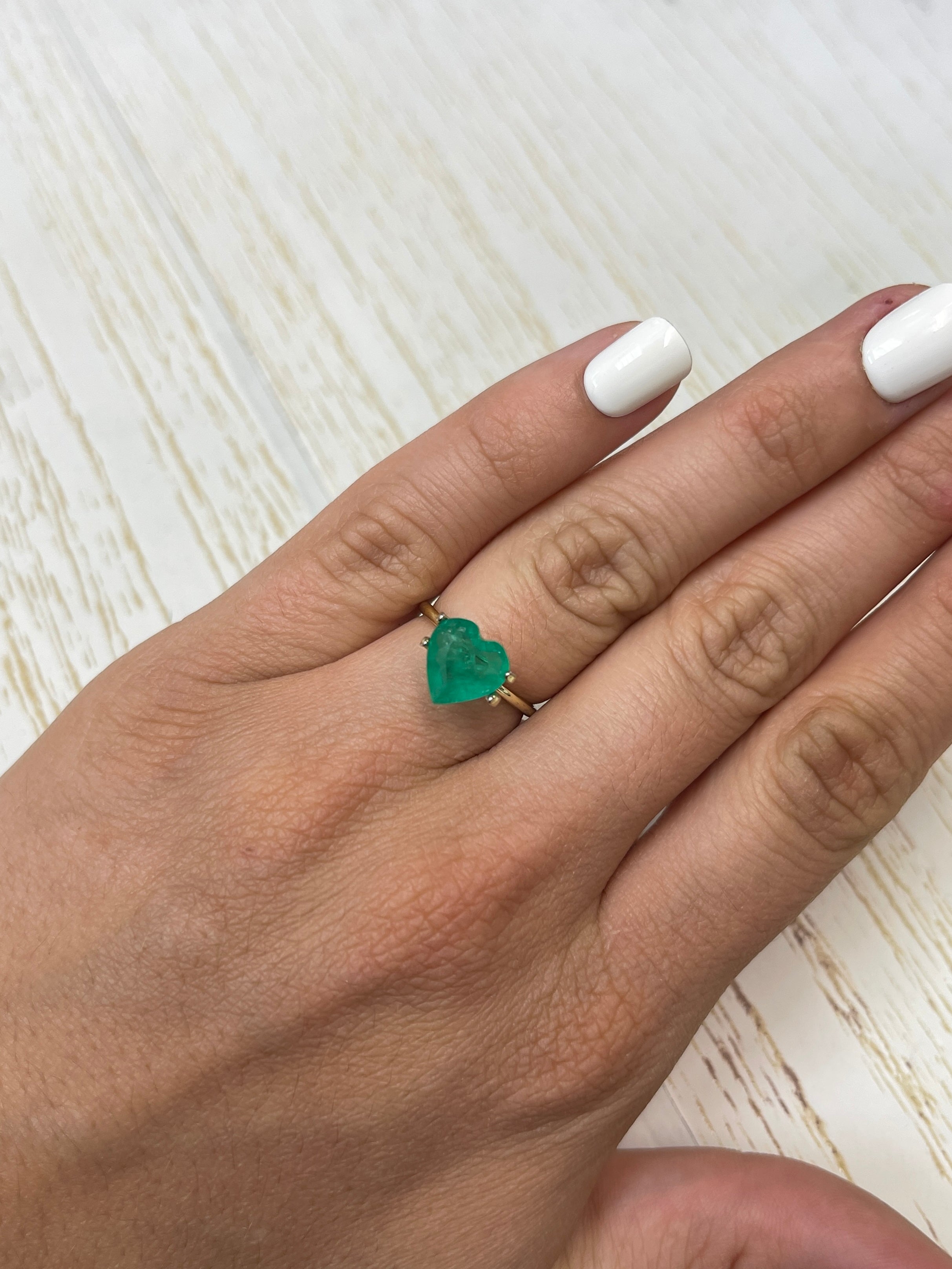 2.52 Carat Natural Colombian Emerald Heart Cut Loose Gemstone - 9.5x9.5mm Vivid Green for Jewelry Making, Engagement Rings & Collector's Items