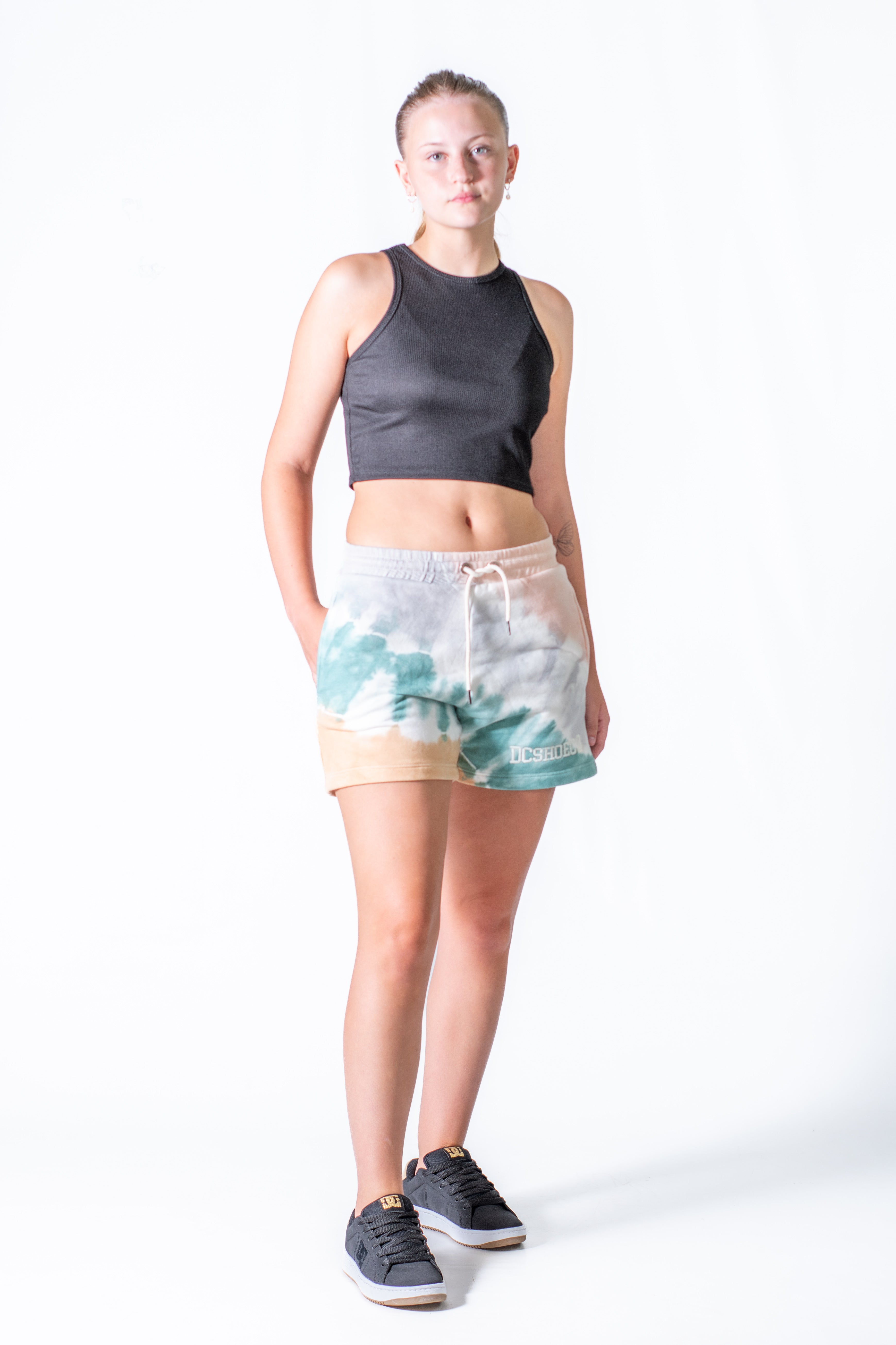 Short DC Dazed Blanco Batik - Stylish Printed T-Shirt for Men & Women | Perfect for Casual Wear, Street Fashion & Everyday Outfits
