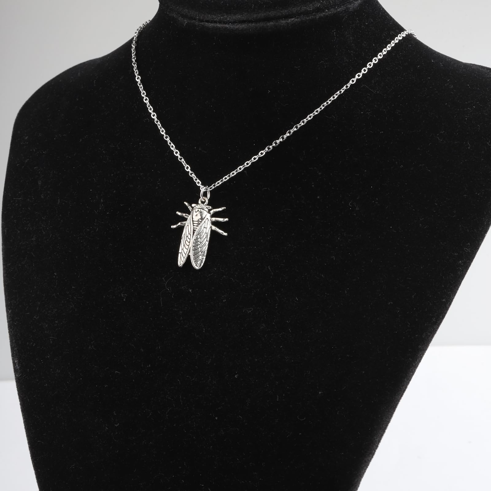 WSNANG Cicada Necklace - Elegant Insect Pendant Jewelry for Women - Unique Gift for Nature Lovers - Perfect for Outdoor Adventures, Boho Fashion & Special Occasions