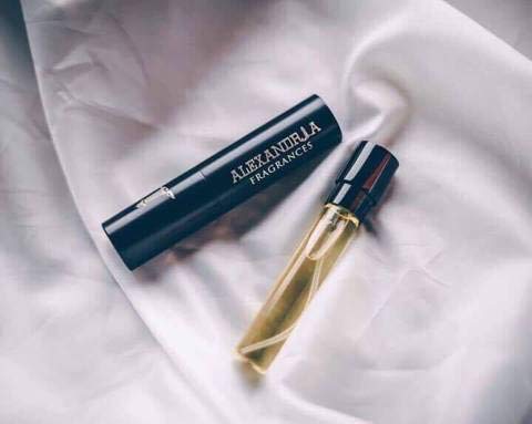 Alexandria Fragrances Amber Night Travel Spray - Long Lasting Extrait De Parfum for Women & Men, Day or Night Wear | Perfect for Travel, Date Nights & Special Occasions