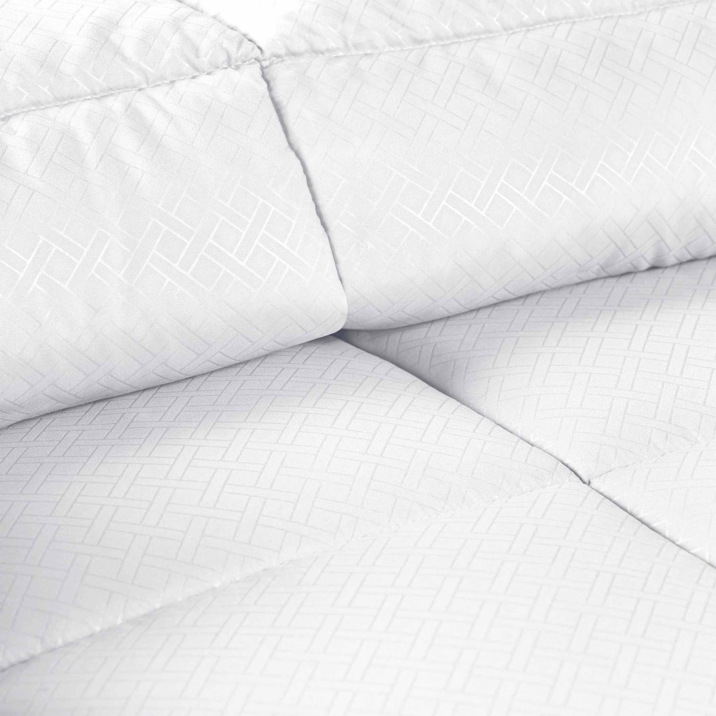 Luxury Basketweave Plush Down Alternative Comforter - Hypoallergenic & Breathable All-Season Bedding for Master Bedroom, Guest Room & Dorm
