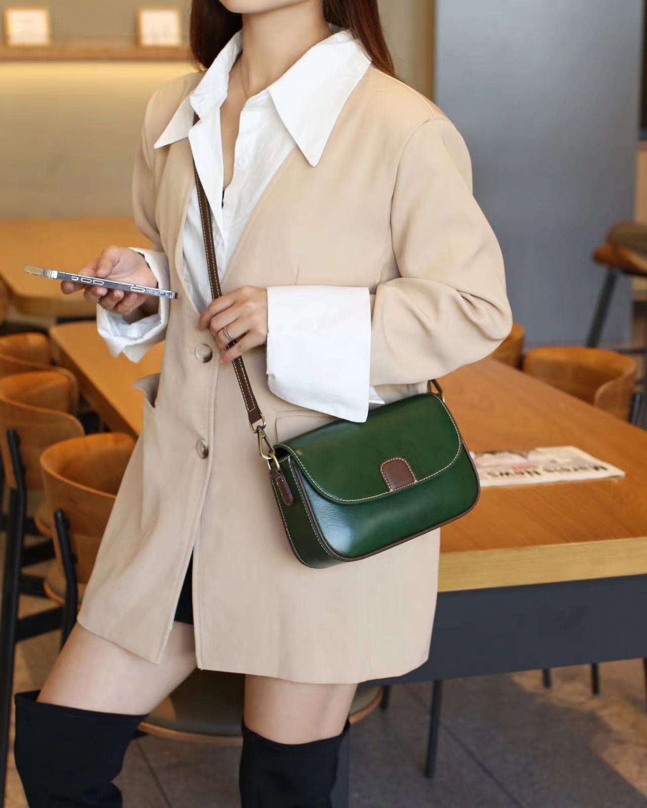 Stylish Compact Leather Crossbody Purse for Women - Fashionable Small Shoulder Bag with Adjustable Strap - Perfect for Travel, Shopping & Everyday Use