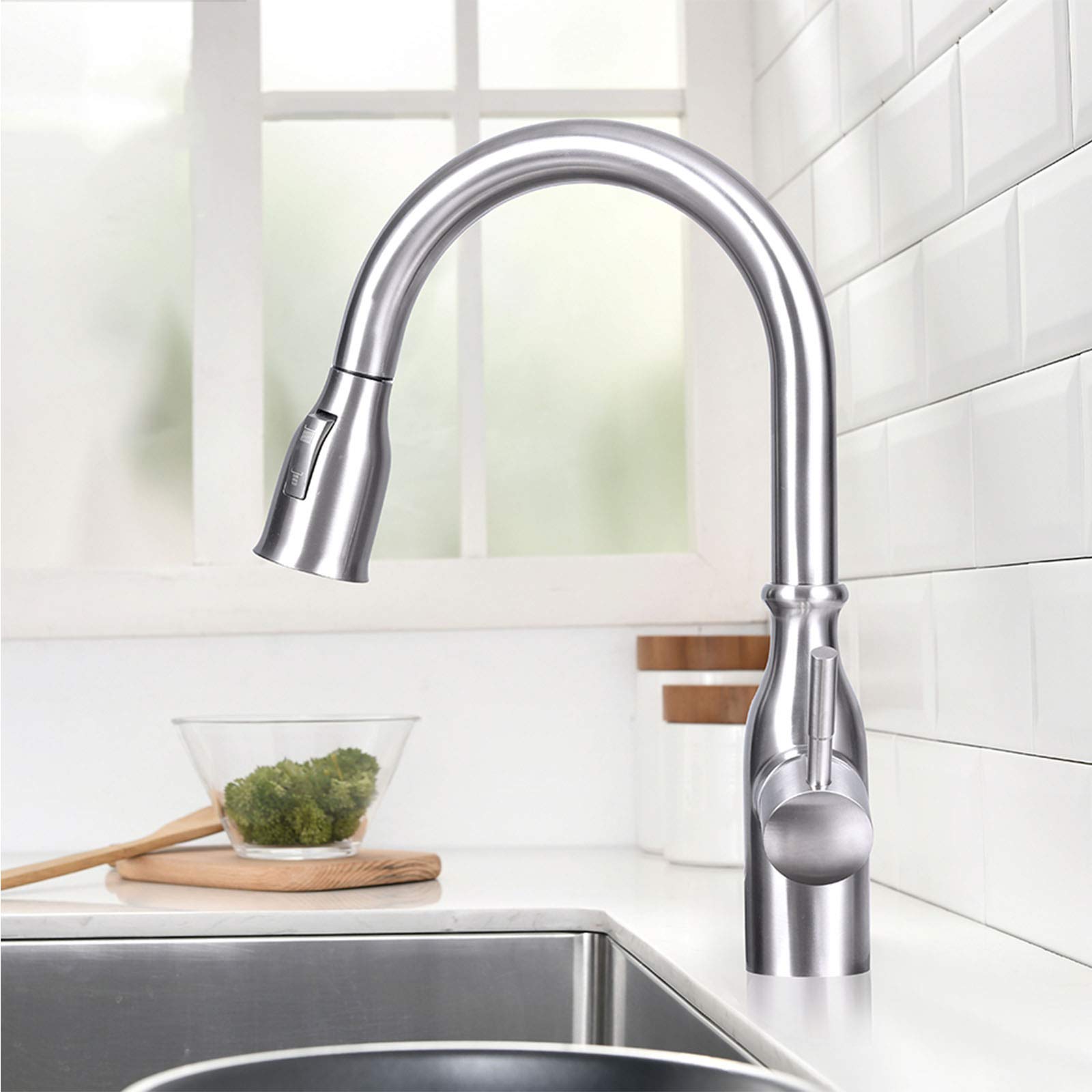 Single Handle Pull-Out Kitchen Faucet with 360° Swivel, Brushed Nickel Deck-Mounted Cold & Hot Water Mixer Tap for Modern Kitchens