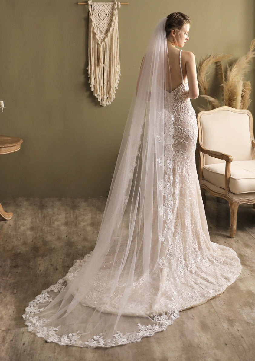 Elizabeth Lace Long Veil - Elegant Bridal Wedding Veil for Bride, Cathedral Length with Floral Applique | Perfect for Church Ceremony, Outdoor Wedding & Photoshoot