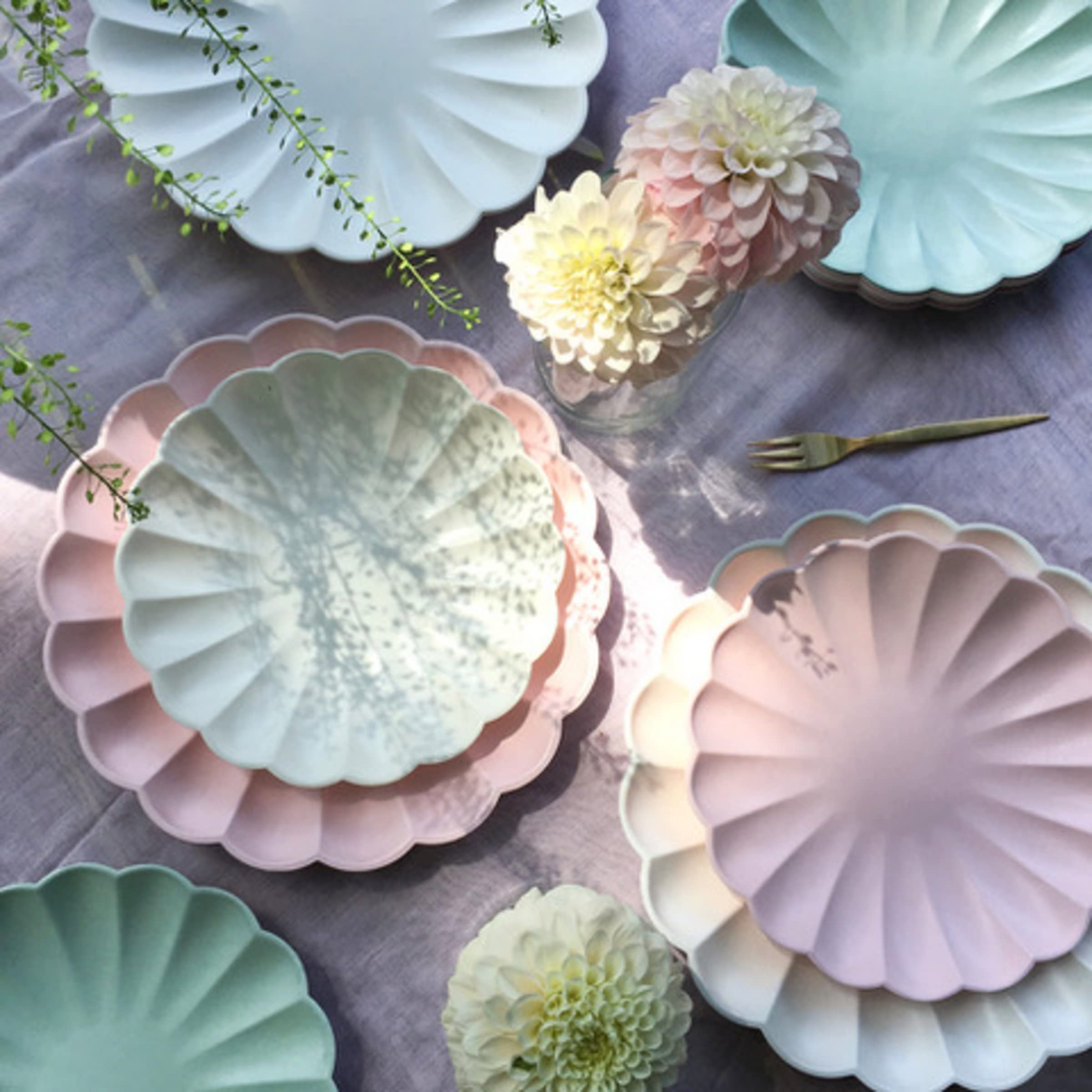 Eco-Friendly Compostable Party Plates - Pack of 8 Biodegradable Disposable Plates for Birthday, Wedding & Special Occasions | Meri Meri Sustainable Tableware for Picnics, BBQs & Celebrations