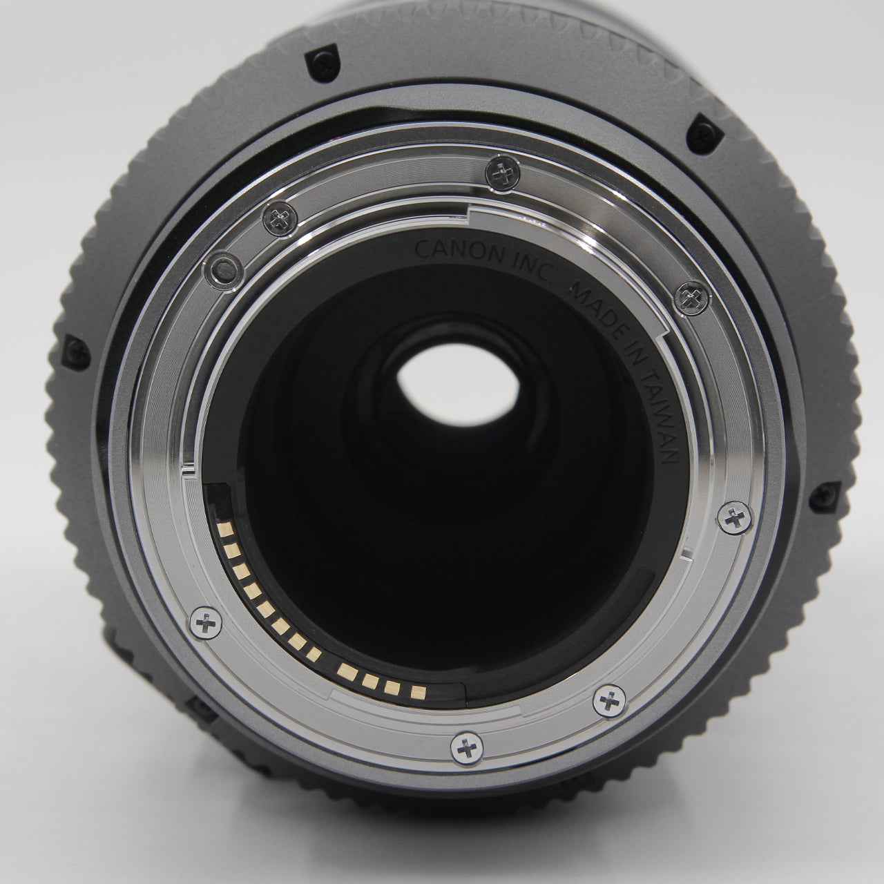 Open Box Excellent Condition Canon RF 600mm f/11 IS STM Telephoto Lens for Wildlife Photography & Sports Events - Like New with Full Functionality