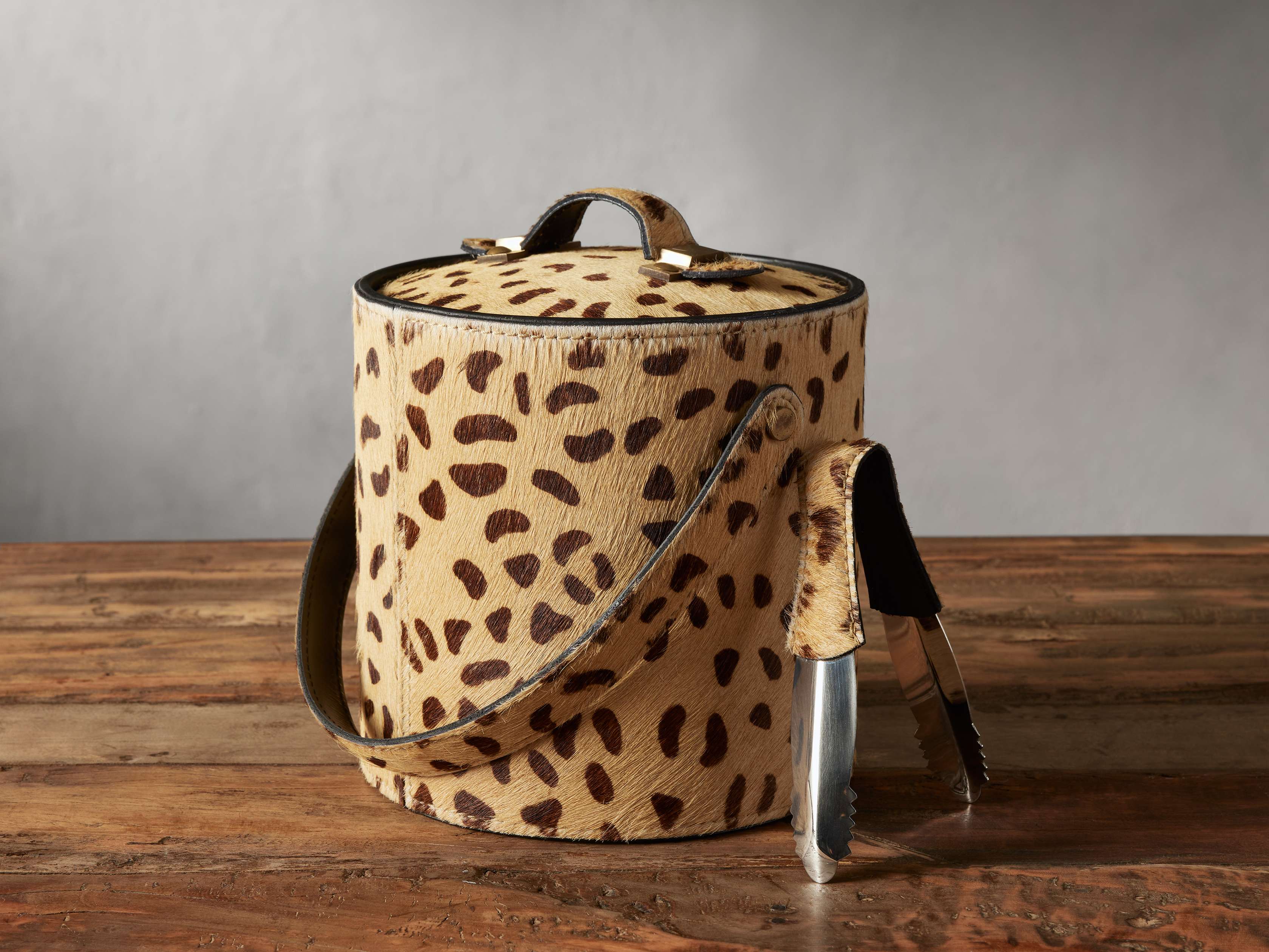 Stylish Cheetah Print Ice Bucket - Premium Metal Champagne Wine Cooler for Parties, Weddings & Outdoor Events - Perfect for Keeping Drinks Cold at Home Bars, BBQs & Celebrations