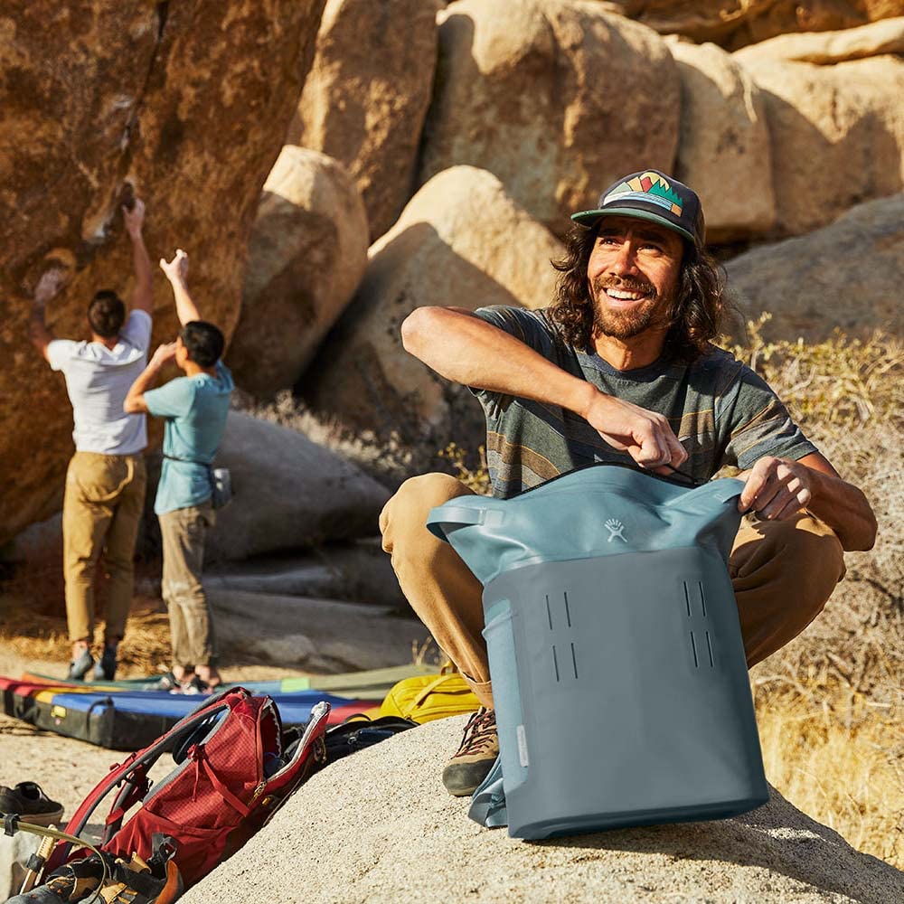 Hydro Flask Day Escape Soft Insulated Cooler - Premium Leakproof Lunch Bag for Work, Picnics & Outdoor Adventures | Keeps Food Cold 24 Hours | BPA-Free & Eco-Friendly