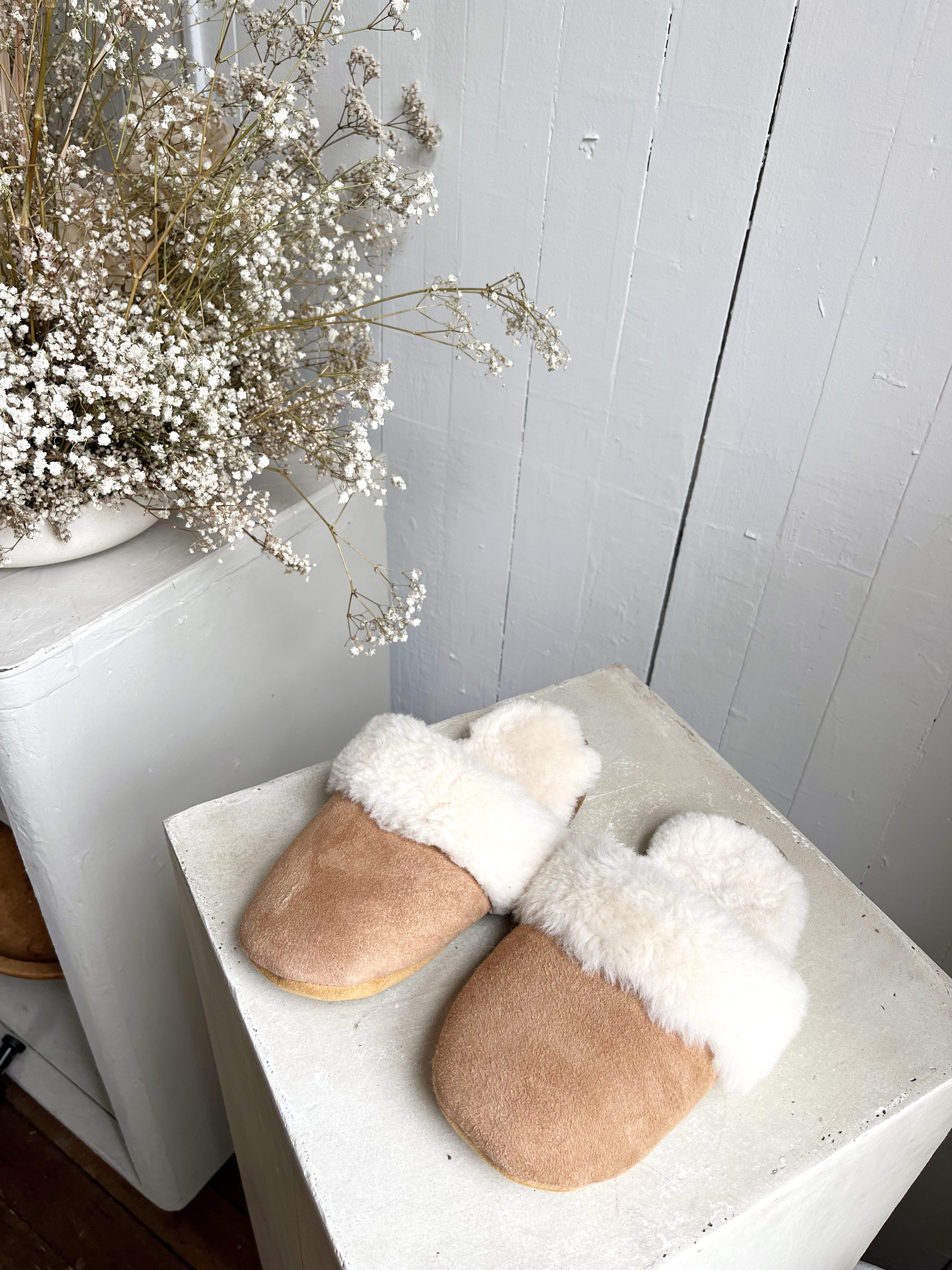 Cozy Sheepskin Slip-On Slippers for Women & Men - Soft Indoor/Outdoor House Shoes - Perfect for Winter, Home, and Relaxation