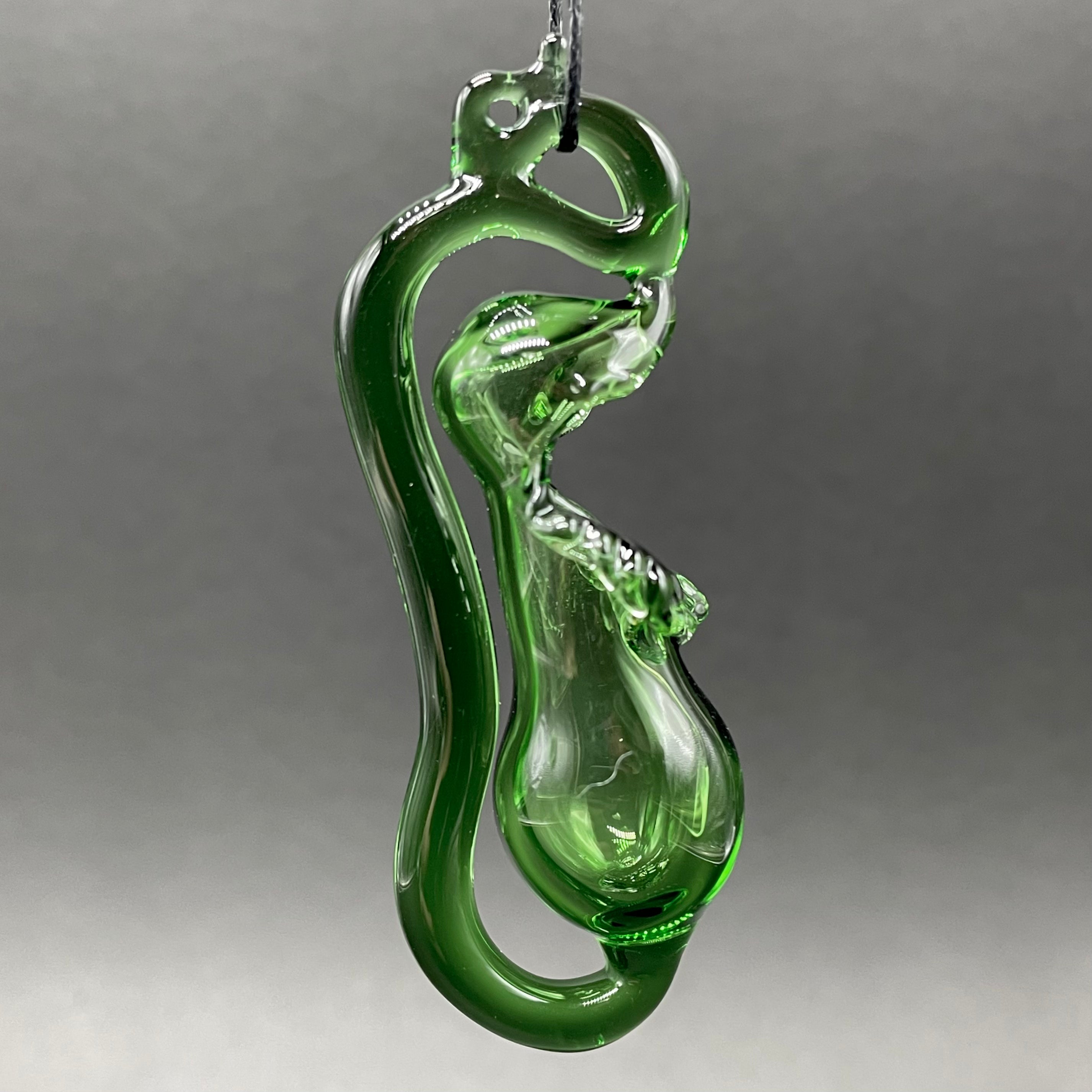 Exquisite Pitcher Plant Pendant - Unique Carnivorous Plant Jewelry for Nature Lovers | Perfect for Botanical Enthusiasts & Outdoor Adventures