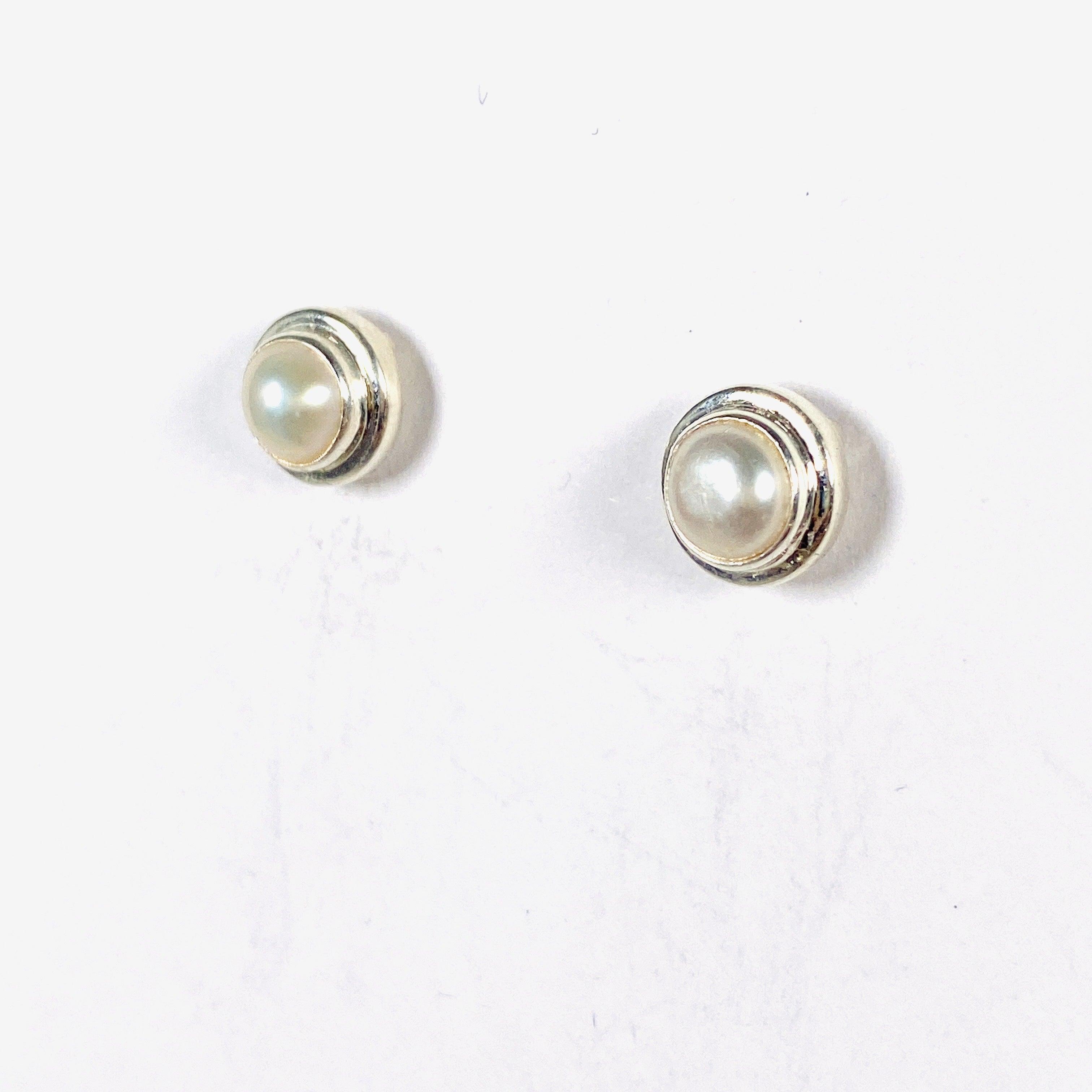 KEGJ1367 Round Pearl Stud Earrings - Elegant & Timeless Jewelry for Women - Perfect for Weddings, Parties & Everyday Wear