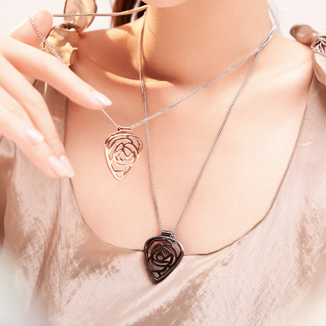 Rose Shaped Guitar Pick Holder Necklace - Elegant Musical Jewelry for Guitarists | Perfect for Performances, Gifts & Everyday Wear