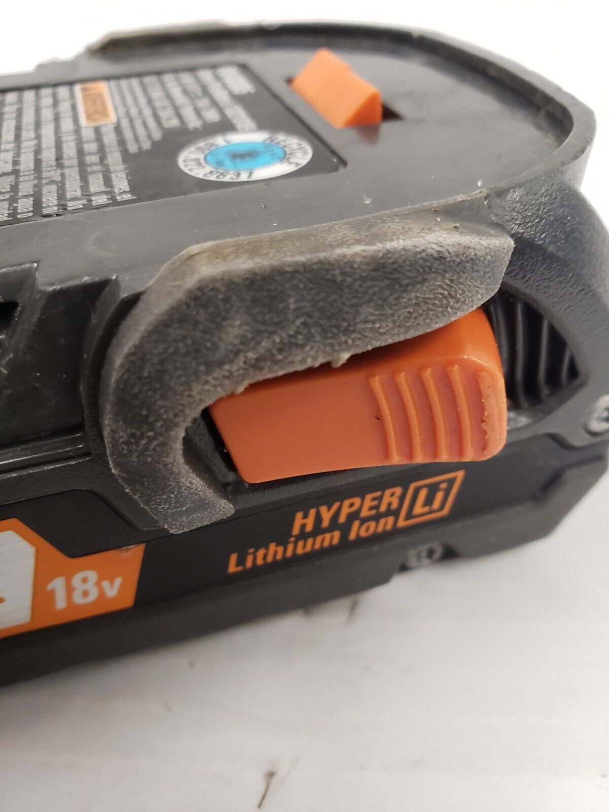 Ridgid R840086 18V 2.0Ah Lithium-Ion Battery - Compatible with Ridgid 18V Power Tools - Perfect for Drills, Saws & Outdoor Power Equipment