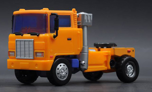 Badcube OTS 01 Huff Action Figure - Collectible Robot Toy for Adults & Kids - Perfect for Display, Gifts, and Anime Collections