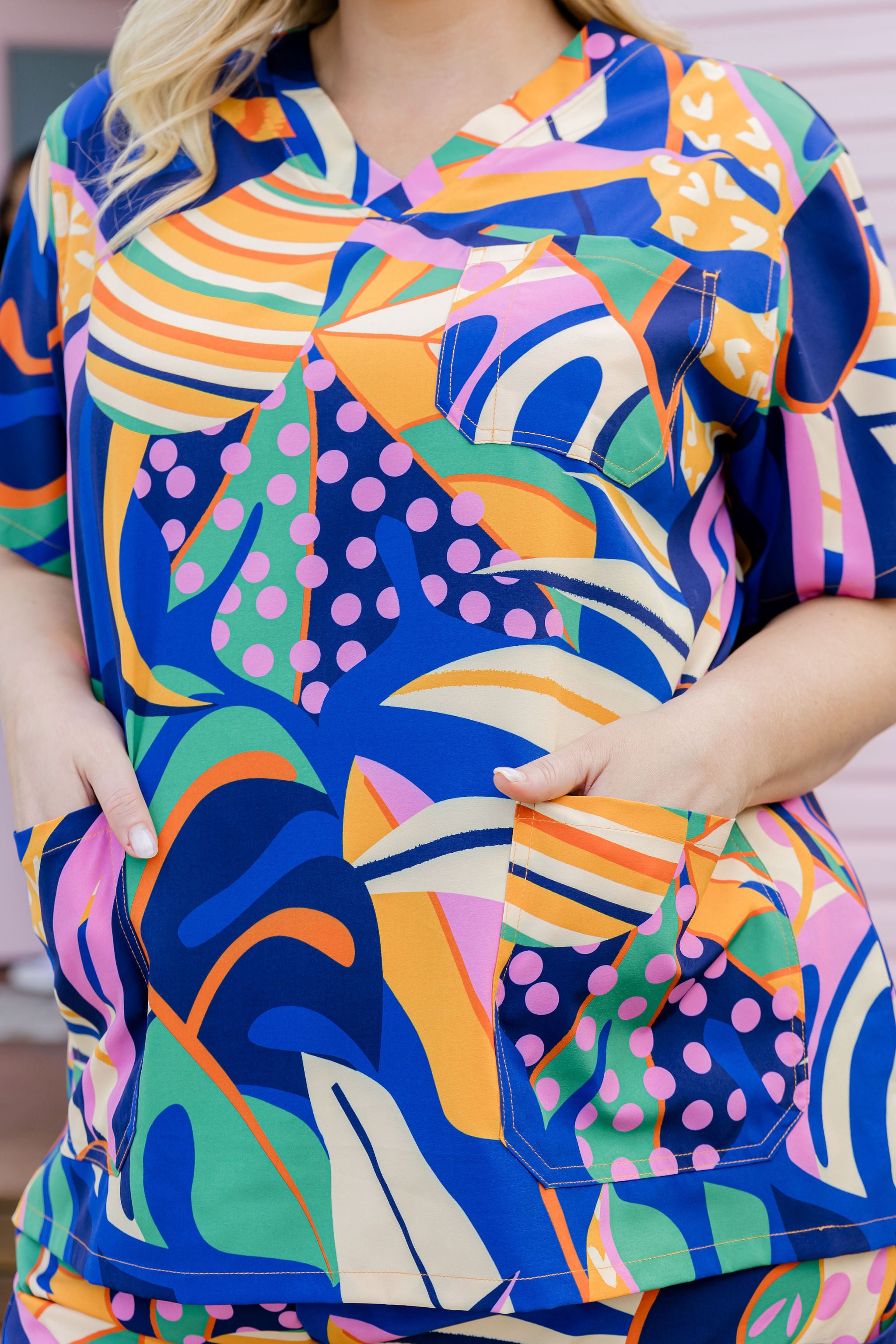 Stylish Jazz Scrubs in Abstract Jungle Print - Comfortable Medical Uniform for Nurses & Healthcare Professionals - Perfect for Hospitals, Clinics & Work Shifts