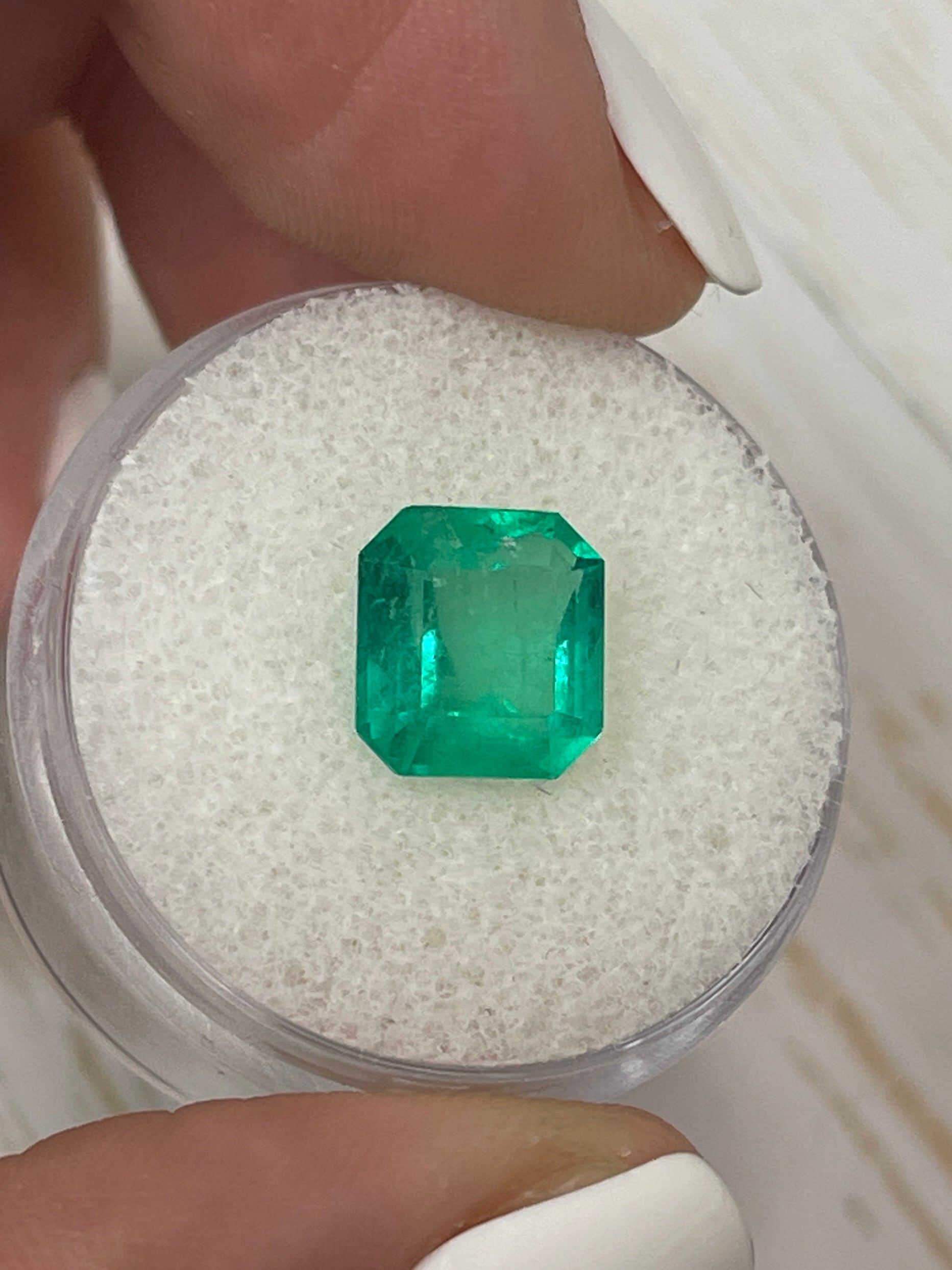 14K Gold Three Stone 2.81 Carat Medium Green Natural Colombian Loose Emerald - Emerald Cut Gemstone for Engagement Rings & Fine Jewelry Making