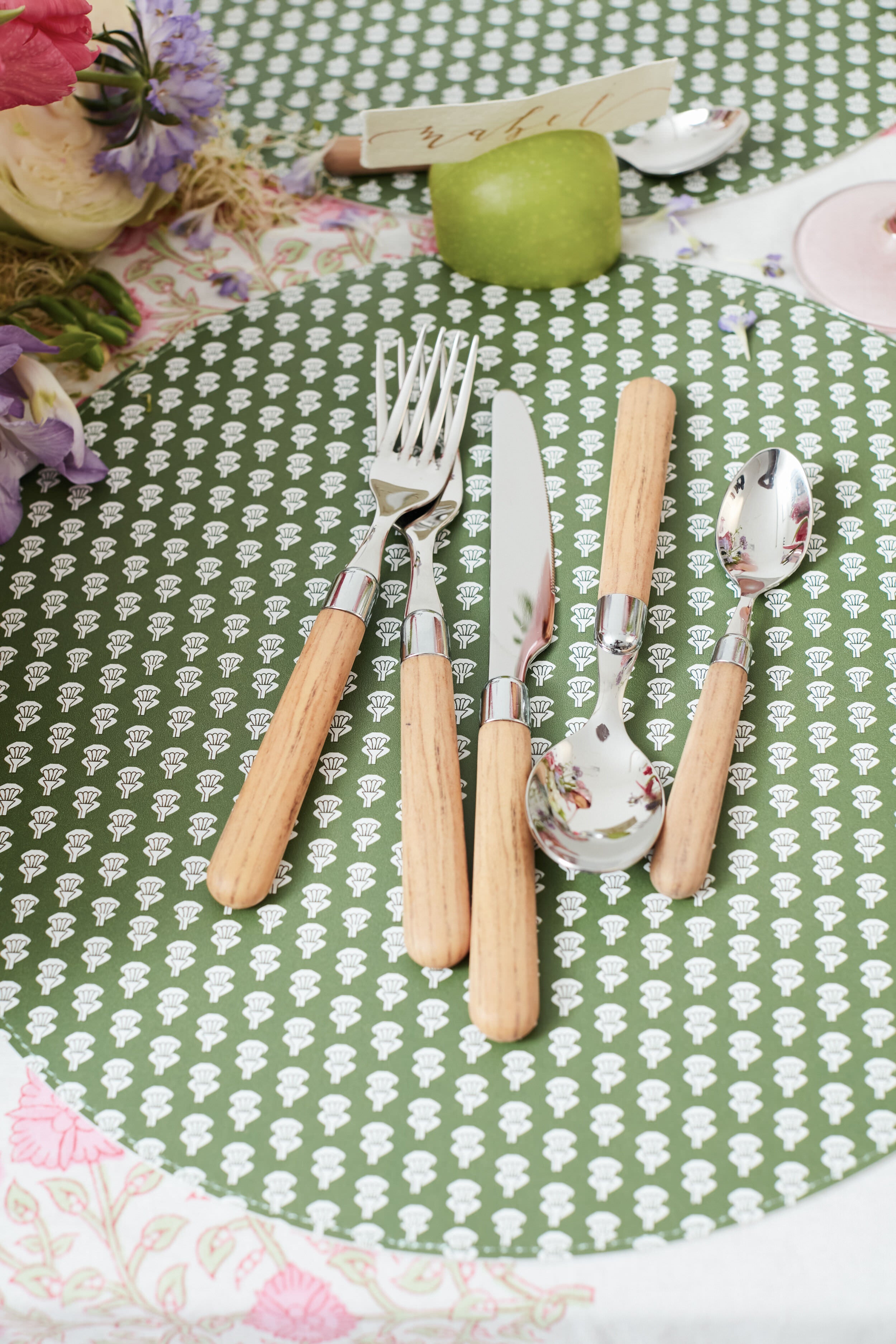 Botanic Reversible Wipeable Placemats Set of 4 - Waterproof Table Mats for Dining, Kitchen & Outdoor Use - Floral Design Home Decor