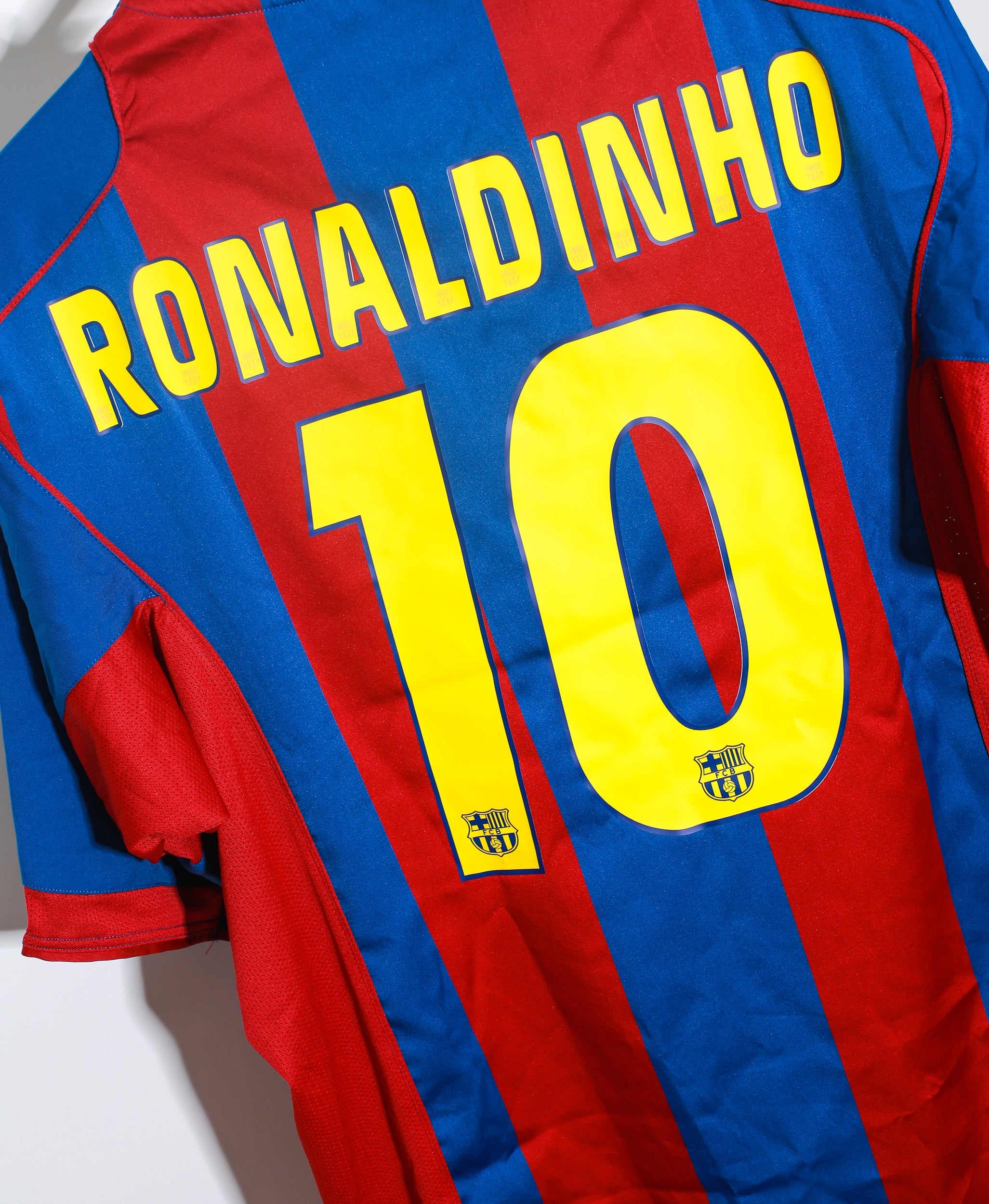 2004-05 Barcelona Ronaldinho Home Jersey - Authentic Football Shirt (2XL) - Perfect for Matchdays, Collecting & Fan Gifts