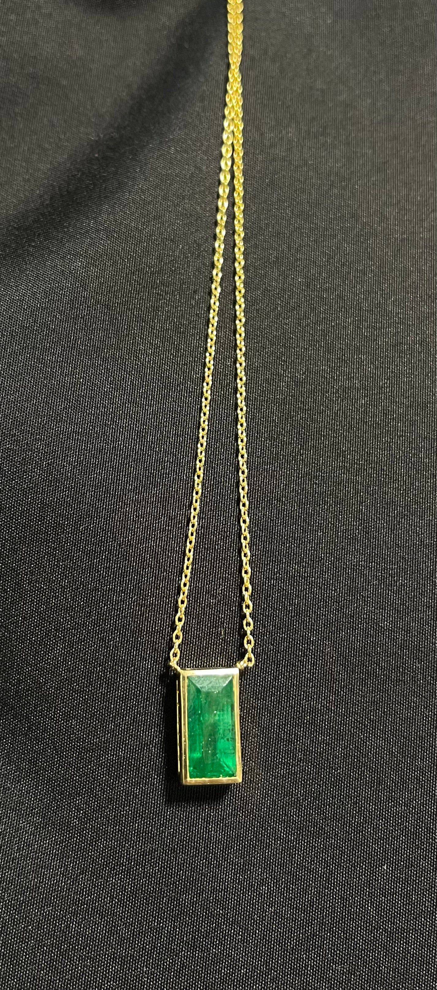 18K Yellow Gold Emerald Pendant Necklace for Women - Elegant Jewelry Gift for Birthday, Anniversary & Special Occasions