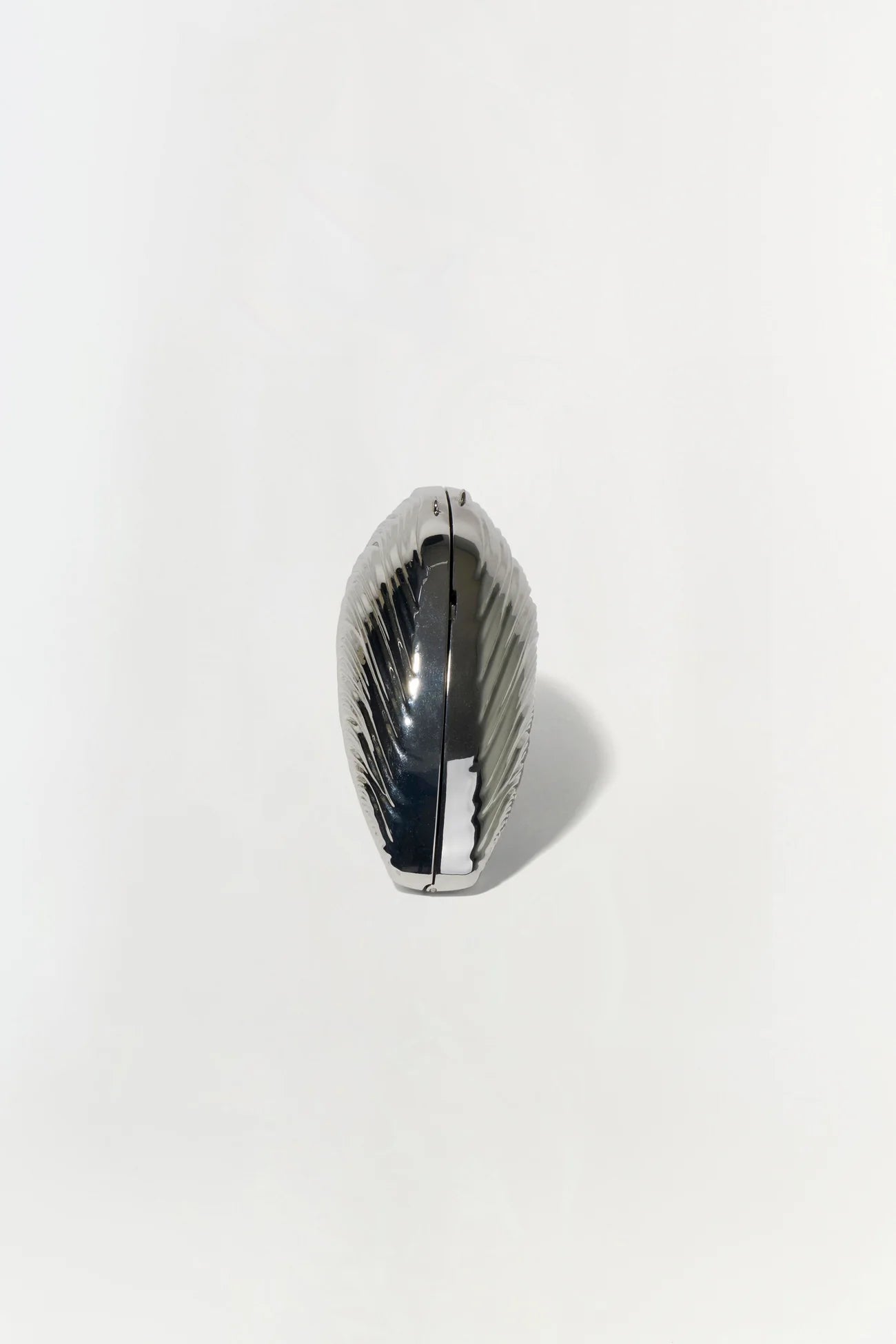 Bridget Mini Metal Oyster Necklace in Silver - Elegant Jewelry for Women, Perfect for Everyday Wear, Date Nights & Special Occasions