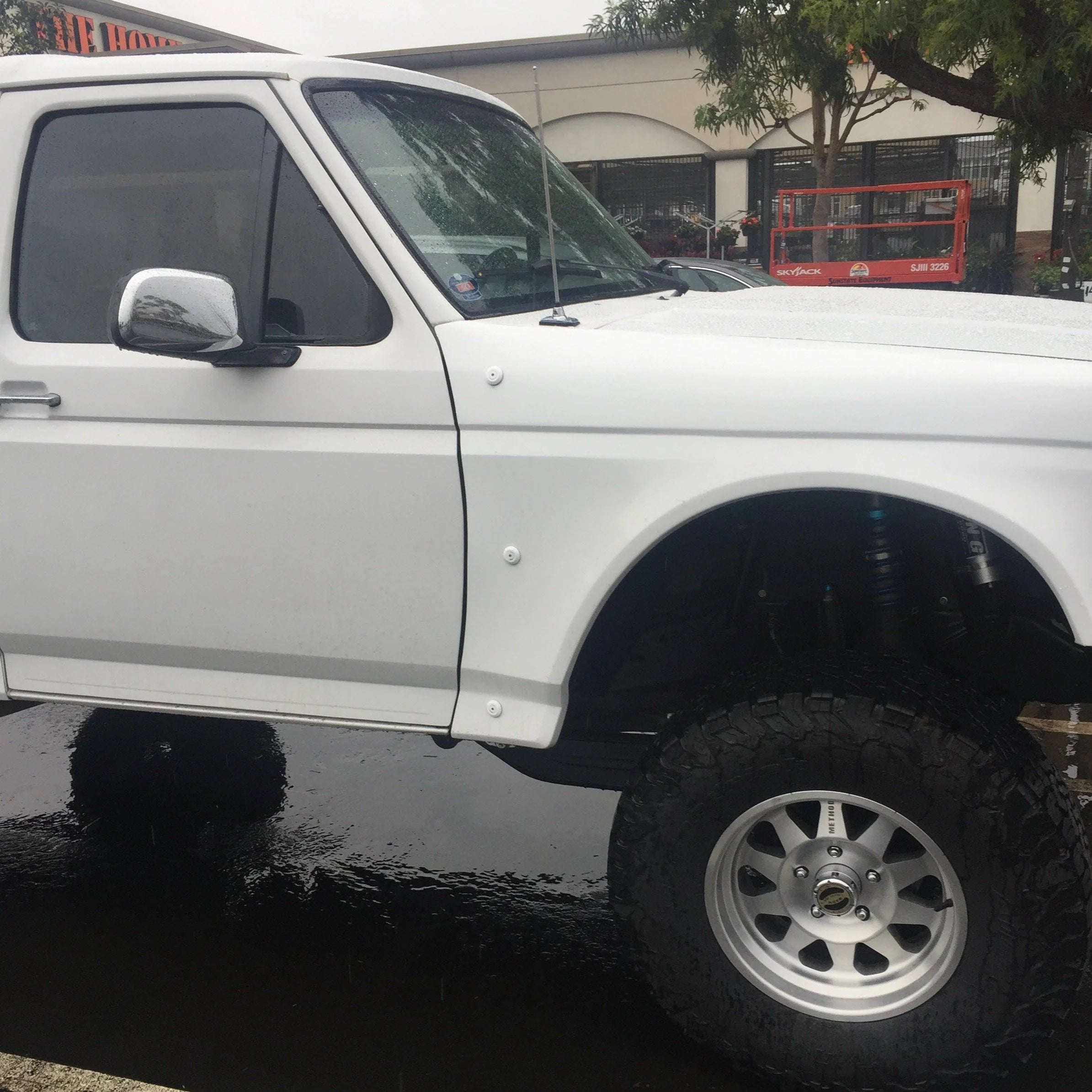 92-96 Ford Bronco Fiberglass Fenders - Durable Aftermarket Replacement Parts for Off-Road & Custom Builds | Perfect for Trail Riding, Rock Crawling & Restoration Projects