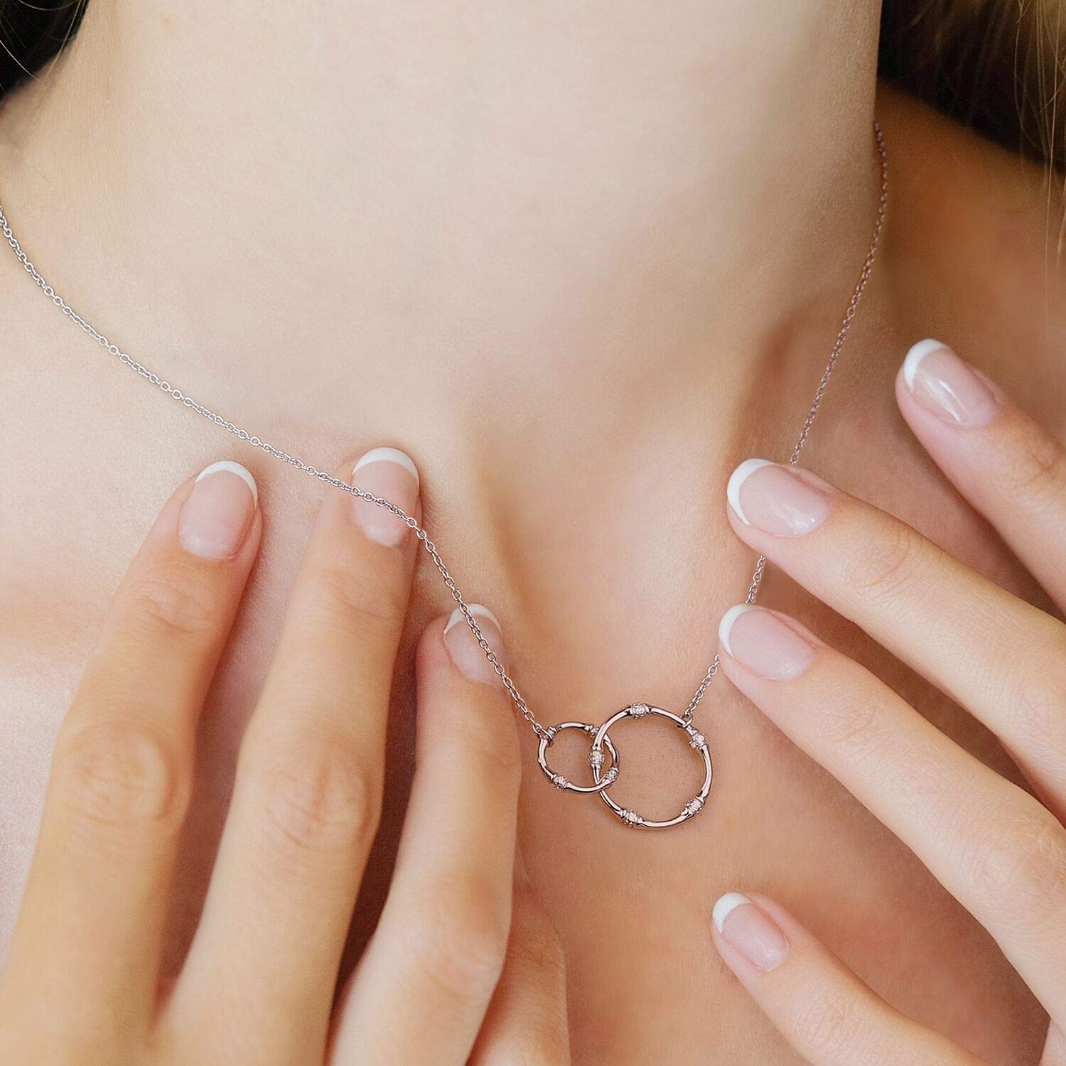 Sterling Silver Infinity Circle Necklace for Mom - Elegant 2 Circle Pendant Jewelry, Perfect Mother's Day & Birthday Gift for Women - Ideal for Daily Wear, Special Occasions & Heartfelt Surprises