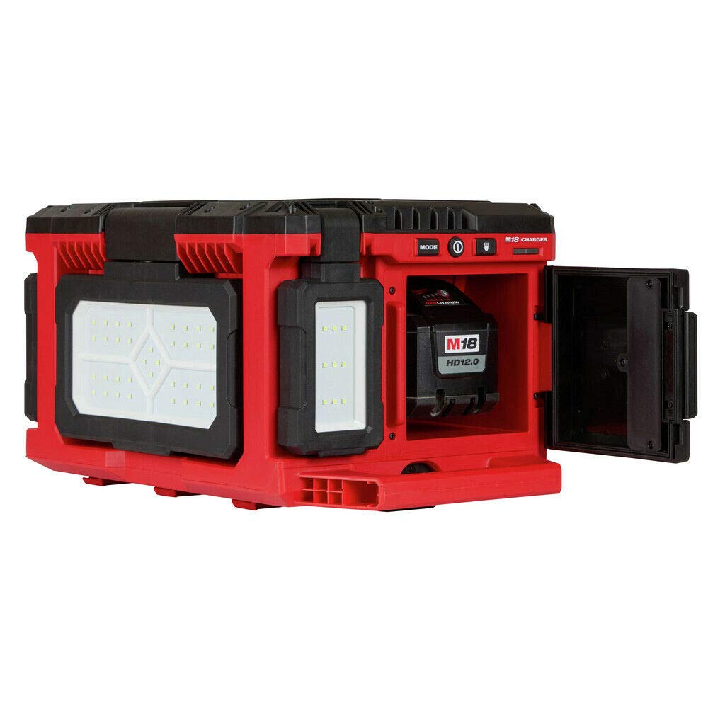 Milwaukee M18 PACKOUT LED Work Light with USB Charger - Cordless Jobsite Light for Construction, Camping & Emergency Use (Tool Only)