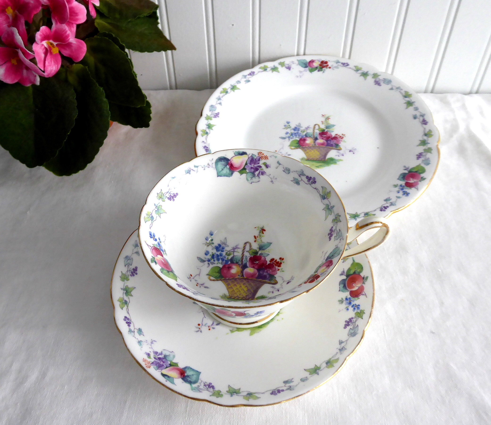Vintage Shelley Hampton Court Teacup Trio Set - Gainsborough Shape, England 1920-1930s Antique English Tea Set for Afternoon Tea & Collectors