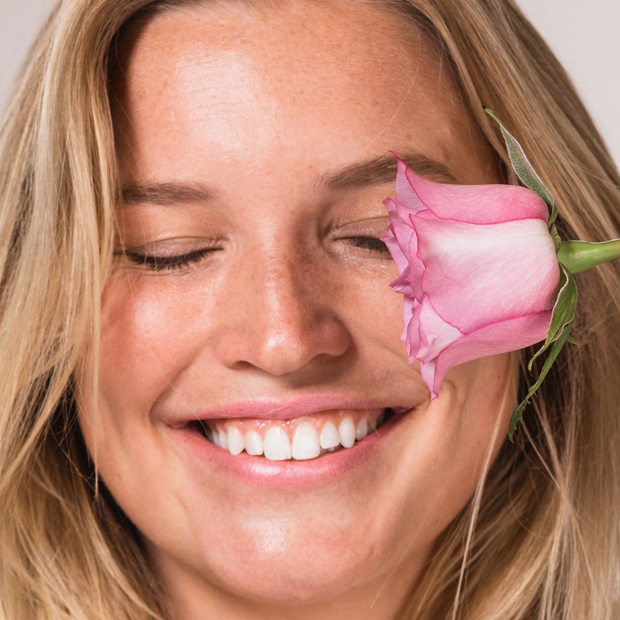 Full Bloom Sculpted Lipstick - Long Lasting Matte Lipstick with Hydrating Formula, Vegan & Cruelty-Free - Perfect for Everyday Wear, Date Night, and Special Occasions