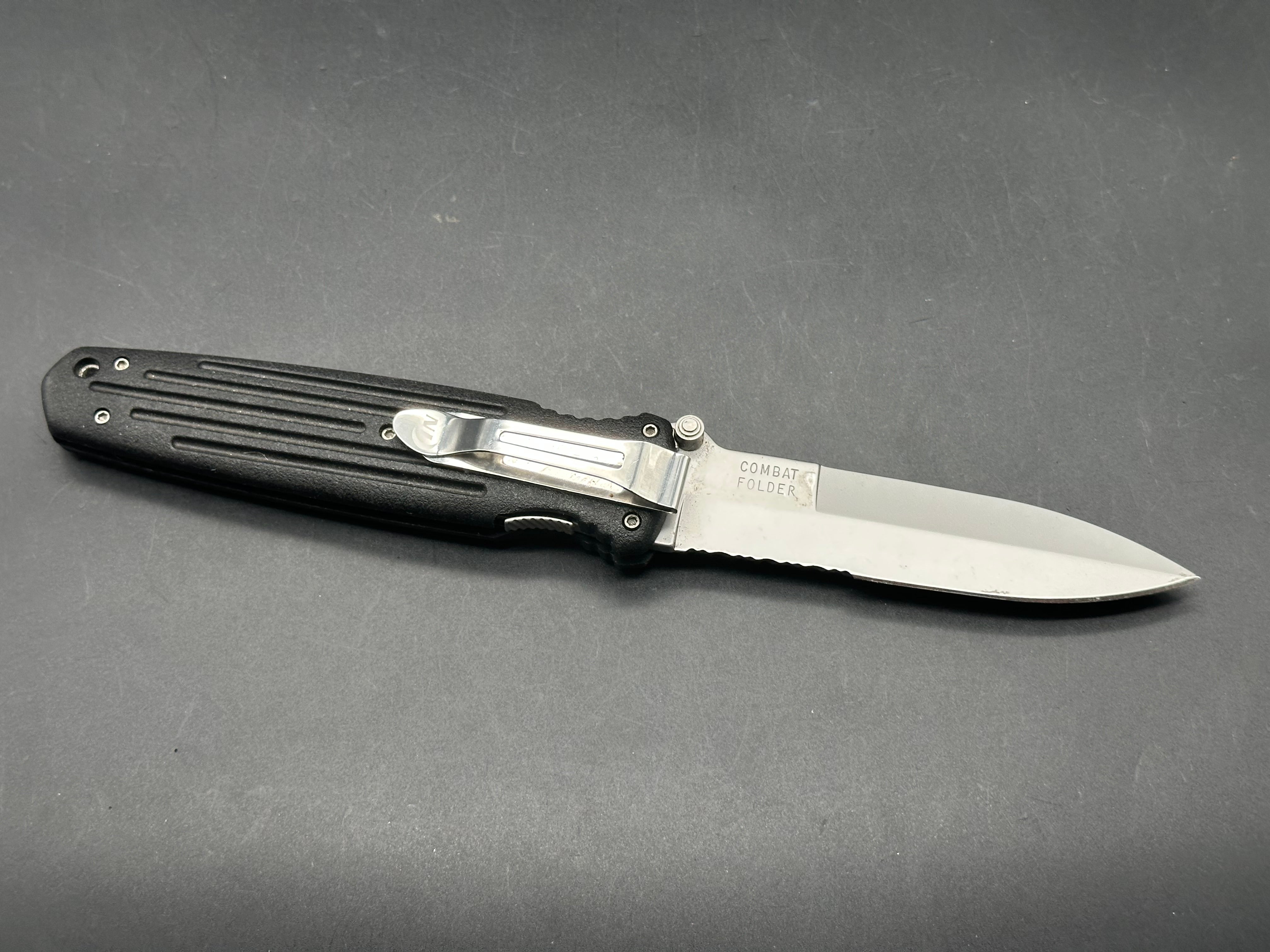 Gerber Applegate Combat Folding Knife with Serrated Edge - Tactical Survival Knife for Outdoor Camping, Hunting & Emergency Preparedness
