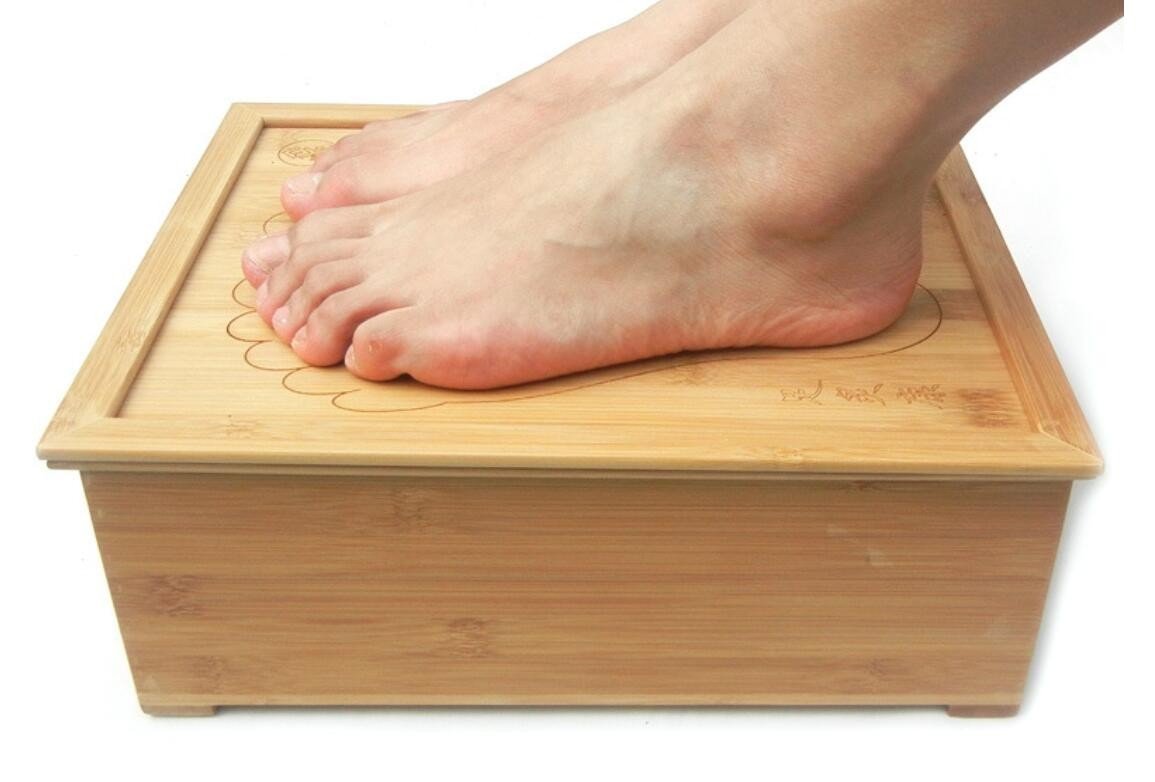 WellieSTR 1 Moxa Roll Holder - Bamboo Moxibustion Box for Foot Massage & Therapy | Portable Moxa Stick Case with Massage Device | Perfect for Acupuncture, Pain Relief & Relaxation at Home or Spa