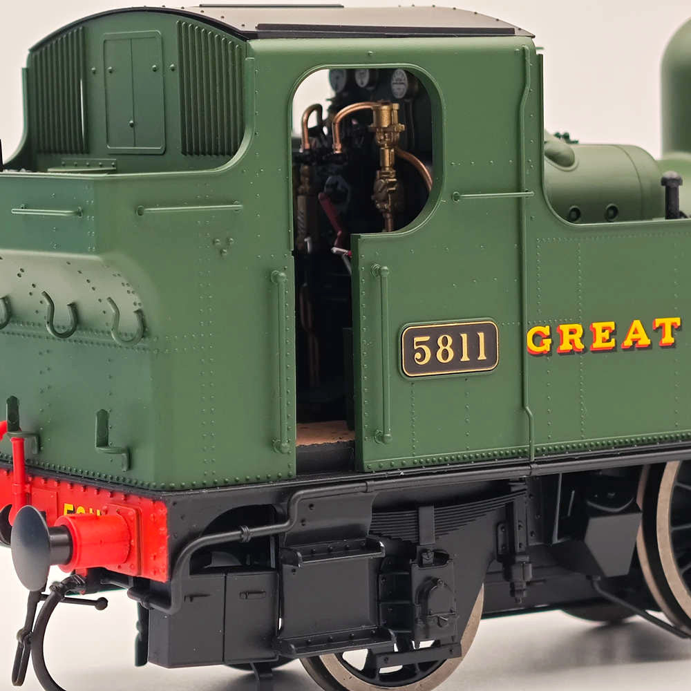 Dapol 7s 006 050 O Gauge 58xx Class Great Western Green 5811 21DCC Model Train Locomotive - Perfect for Collectors & Railway Enthusiasts
