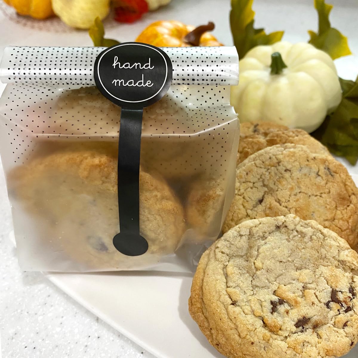 Allydrew 100pcs Translucent Candy Bags & Cookie Favor Bags with Labels - Perfect for Birthday Parties, Baby Showers, Weddings & Thank You Gifts - Treat Bags for Candy, Cookies, Snacks & Party Favors