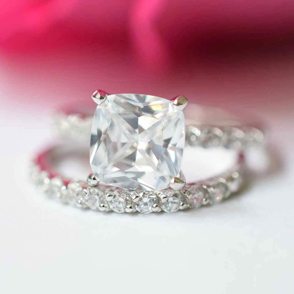 Elegant Cushion Cut CZ Wedding Ring Set for Women - Sparkling Bridal Jewelry Gift for Wife, Fiancee & Mom - Perfect for Anniversaries, Engagements & Special Occasions