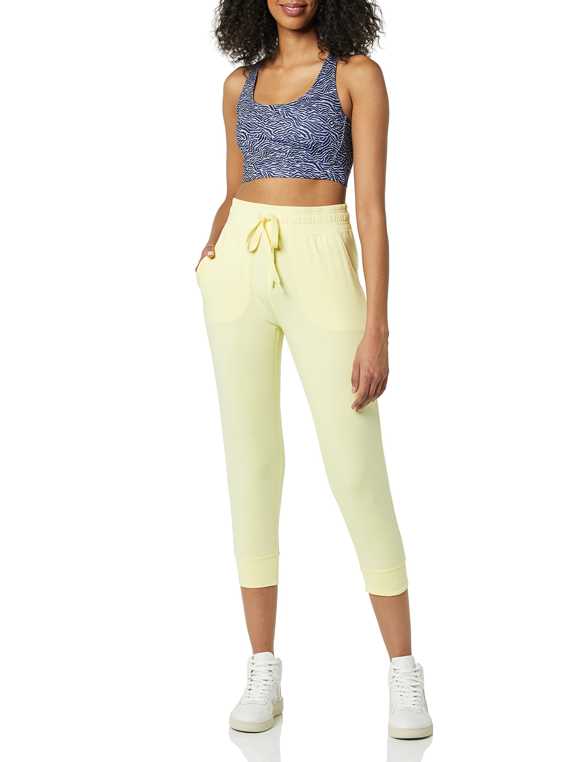 Amazon Essentials Women's Everyday Fitness Sports Bra - Comfortable Strappy Yoga & Workout Top for Running, Gym, and Active Lifestyle