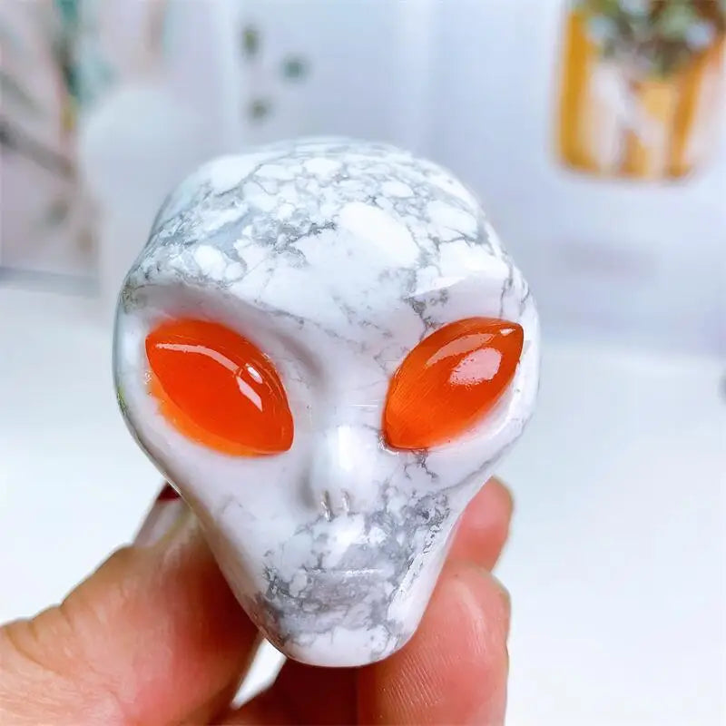 2 Inch Natural Howlite Alien Skull Crystal - Hand Carved Reiki Healing Stone Figurine, Spiritual Decor, Unique Gift for Collectors (1 Piece) - Perfect for Meditation, Yoga Spaces & Home Decoration
