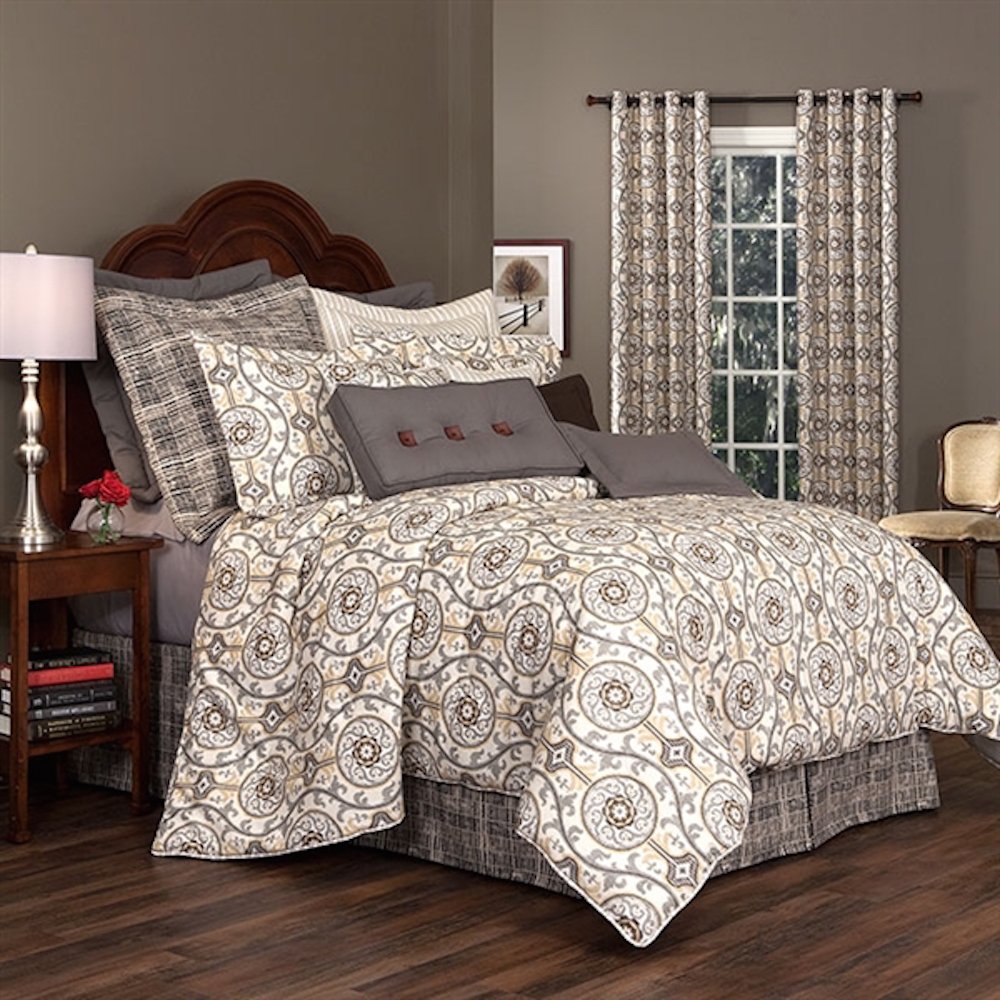 Thomasville Izmir King 4-Piece Comforter Set with 15