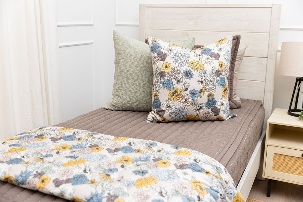 Victoria Luxe Soft Fleece Blanket - Ultra Cozy & Warm Throw for Bed, Couch, and Travel - Perfect for Winter Nights, Lounging, and Gifts